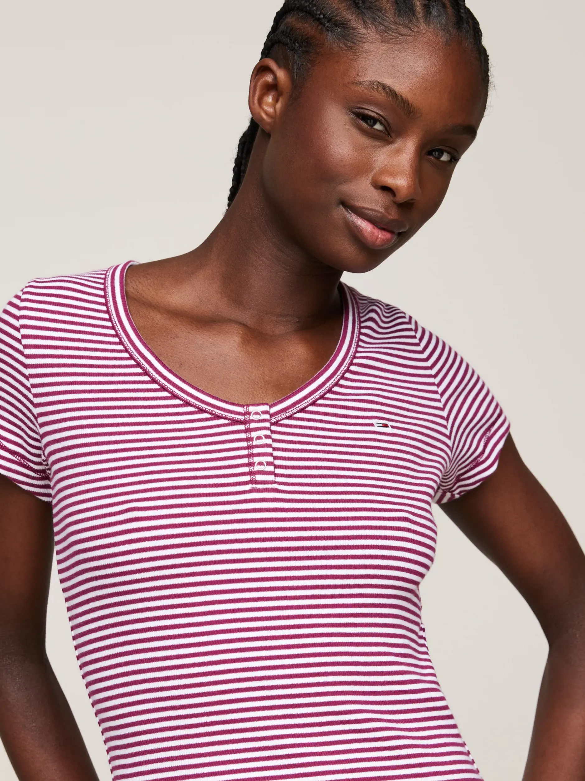 T-Shirty*Tommy Hilfiger Prążkowany T-shirt Z Dekoltem Henley VALLEY GRAPE / MULTI