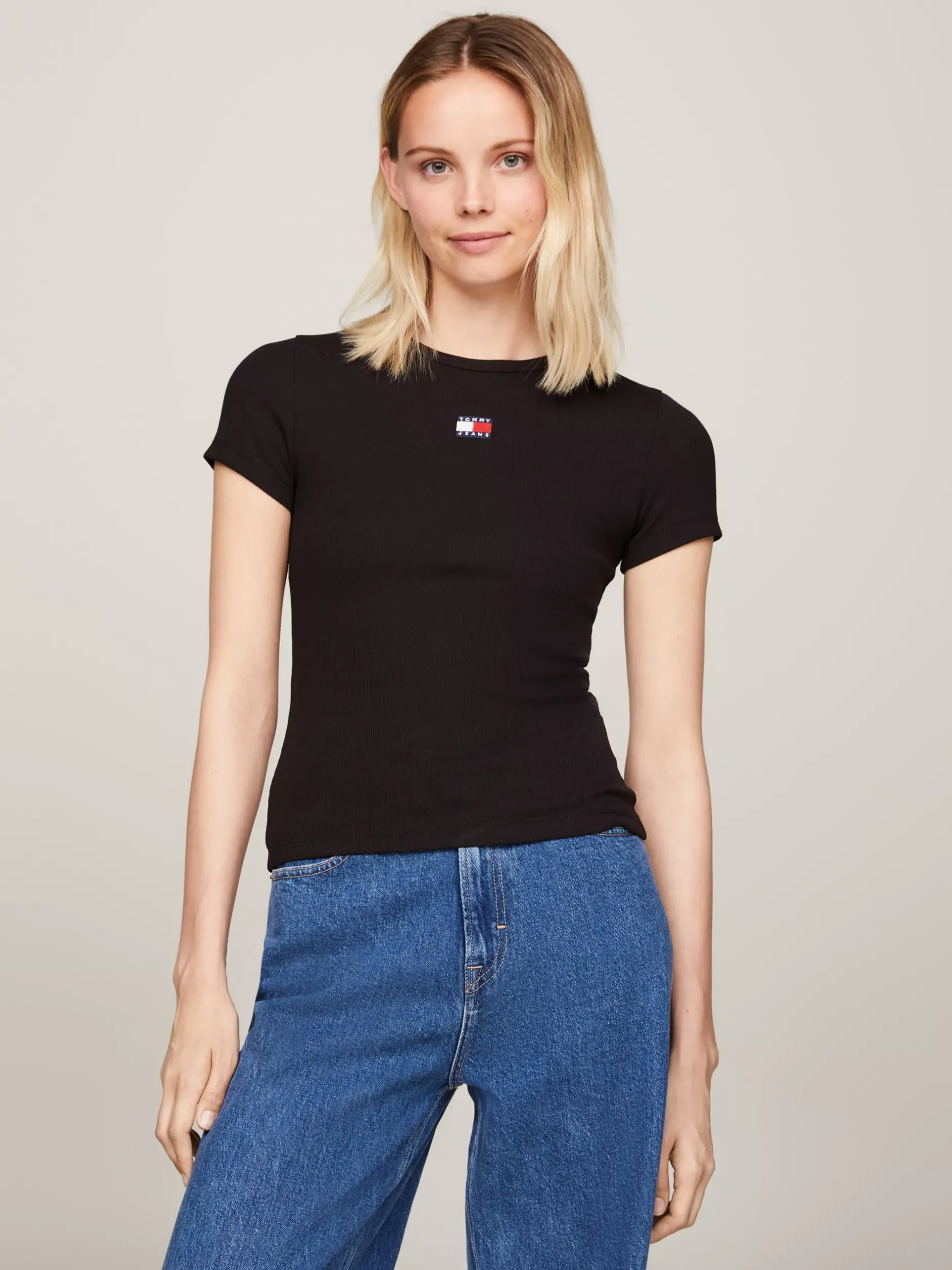 T-Shirty*Tommy Hilfiger Prążkowany T-shirt Z Naszywką Tommy BLACK