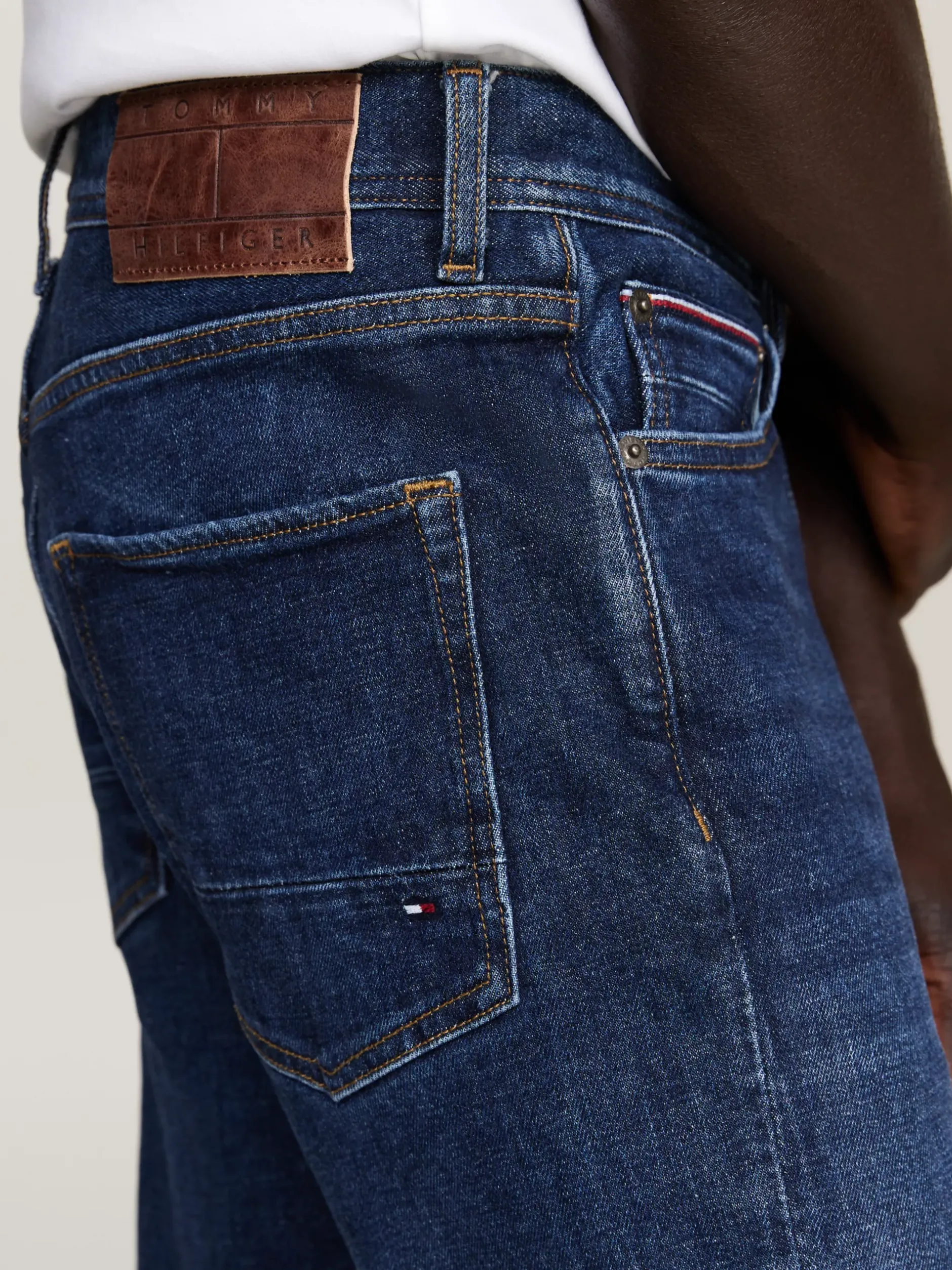 Jeansy*Tommy Hilfiger Proste Jeansy Denton Z Efektem Wyblaknięcia BAKER INDIGO