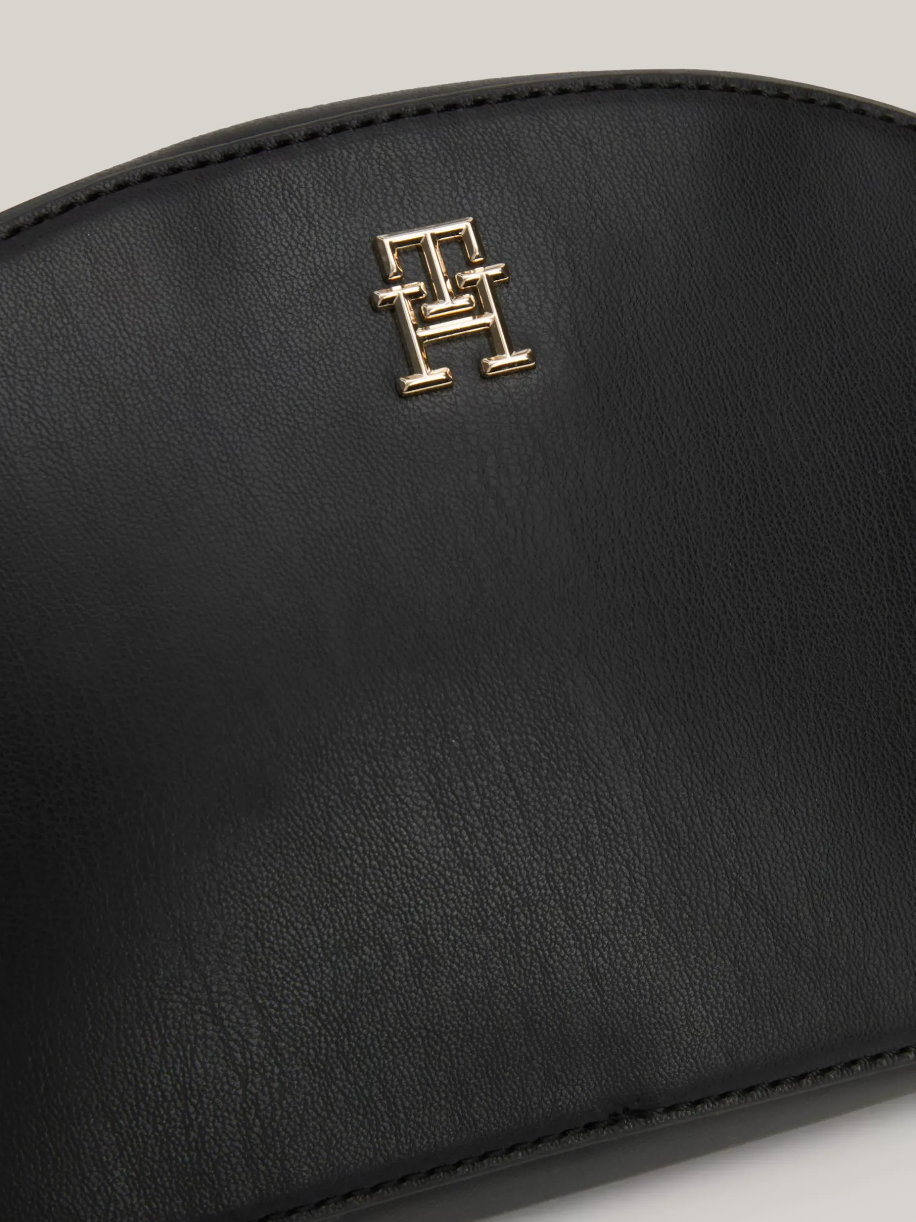 Torebki Na Pasku*Tommy Hilfiger Prostokątna Torebka Na Ramię Z Logo Na Pasku BLACK