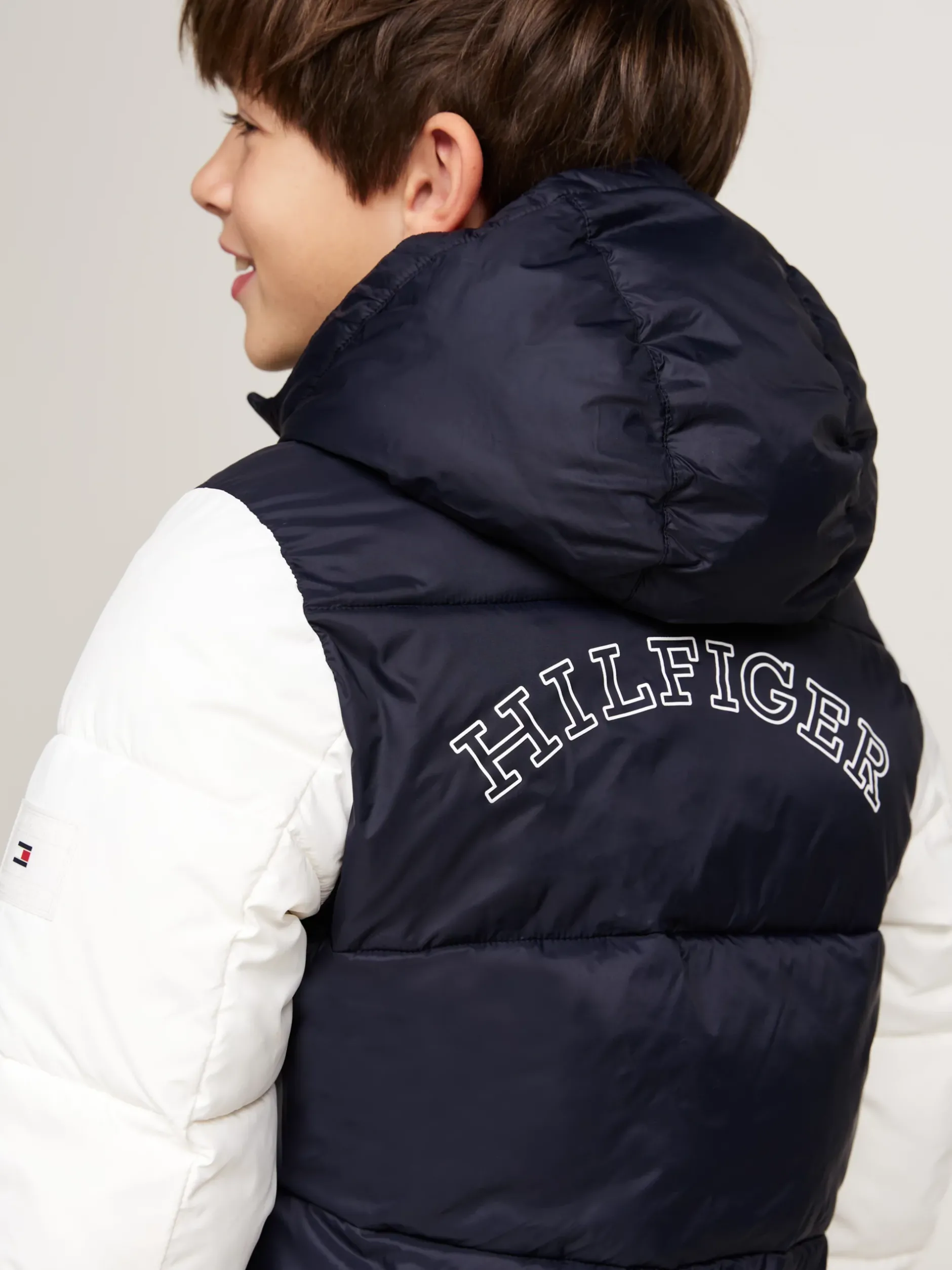 Kurtki*Tommy Hilfiger Puchowa Kurtka Z Logo I Blokami Kolorów DESERT SKY COLORBLOCK