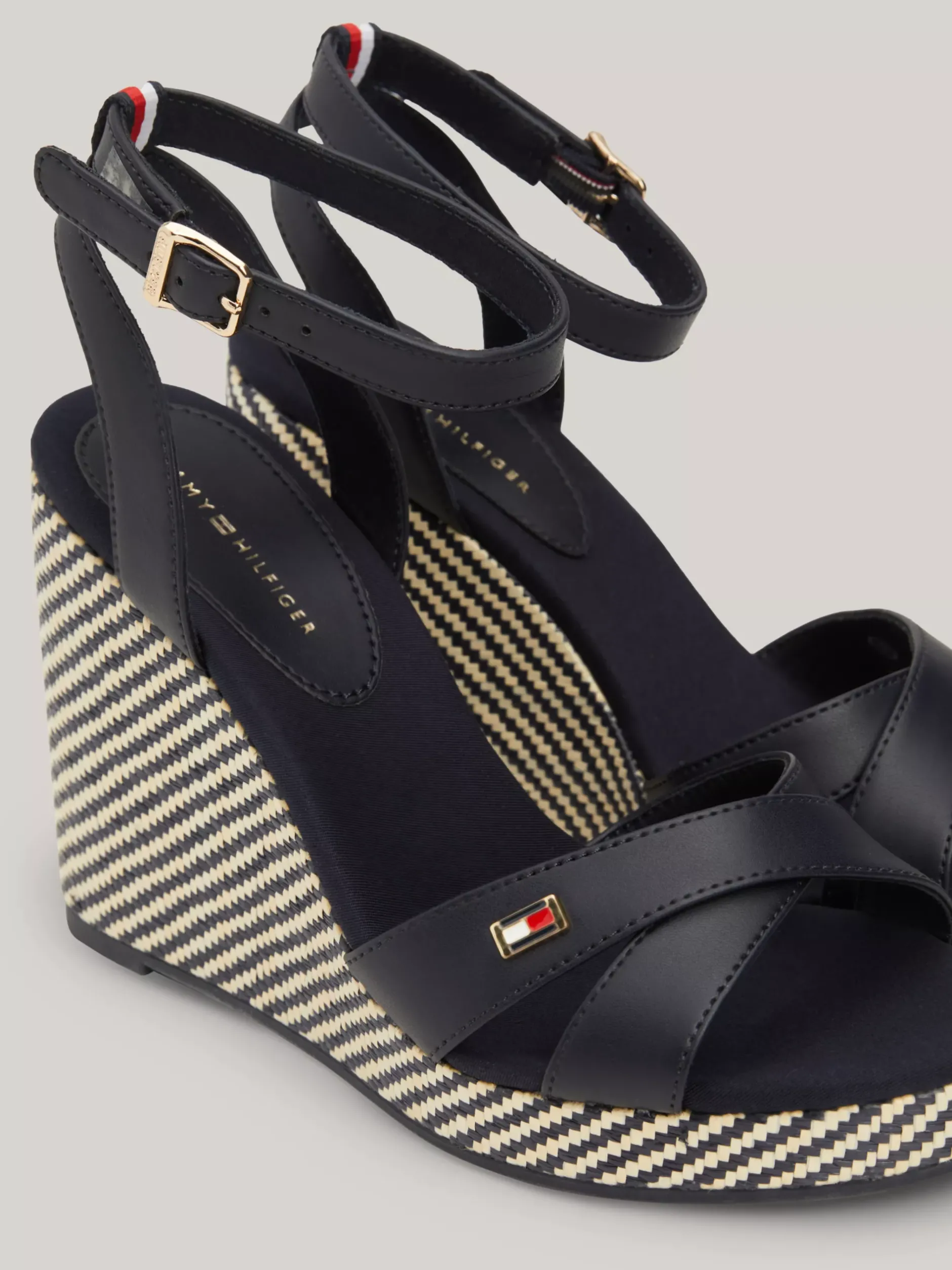 Sandały*Tommy Hilfiger Sandały Na Koturnie Z Paskami Z Rafii SPACE BLUE