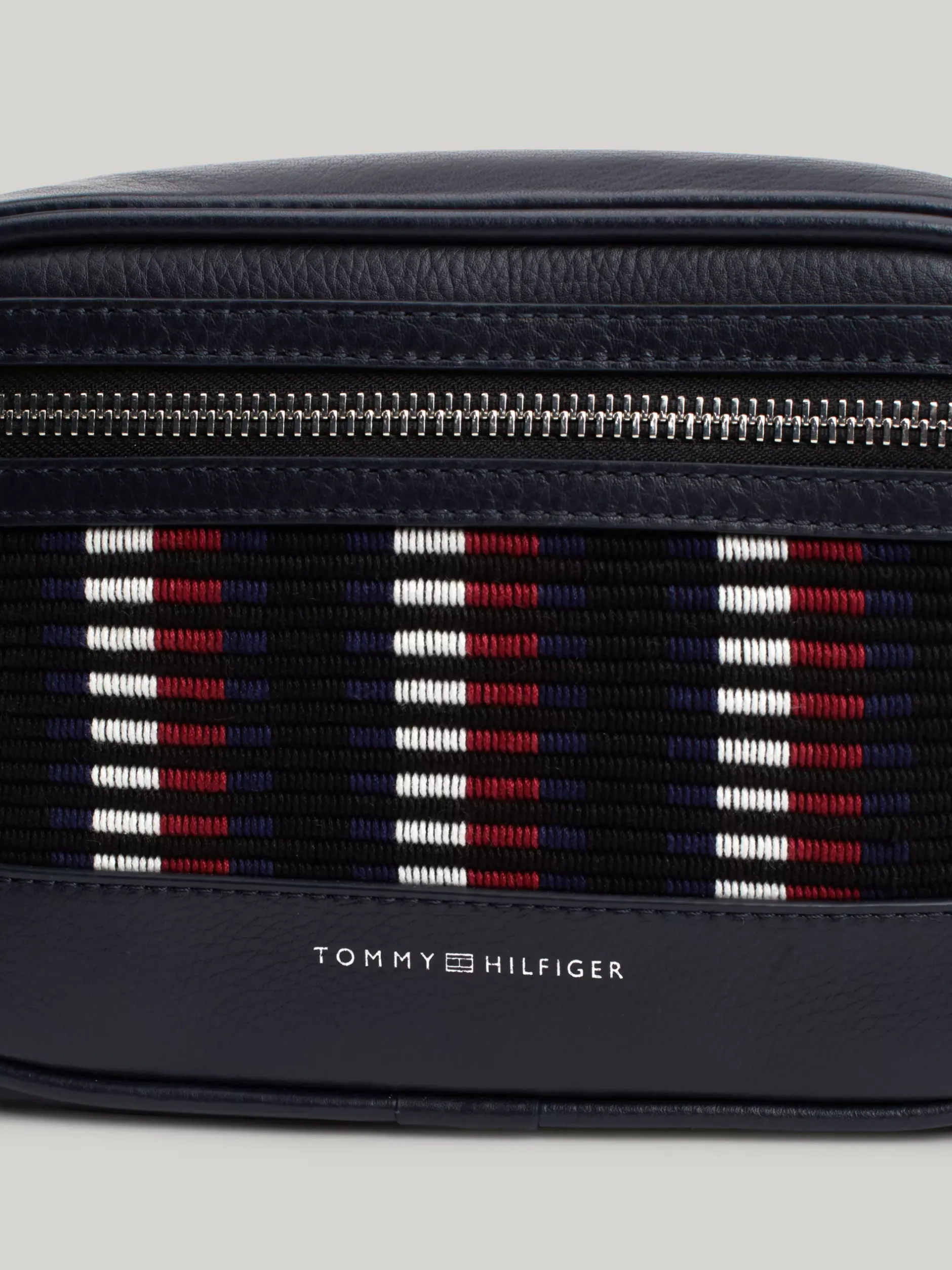 Torebki Na Pasku*Tommy Hilfiger Skórzana Torba Na Aparat Corporate SPACE BLUE