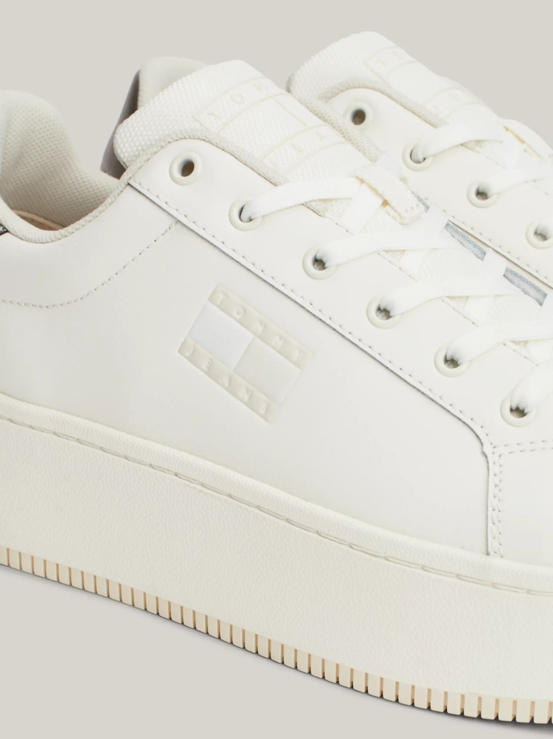 Sneakersy*Tommy Hilfiger Skórzane Buty Sportowe Na Płaskiej Podeszwie IVORY / GRAY GOLD