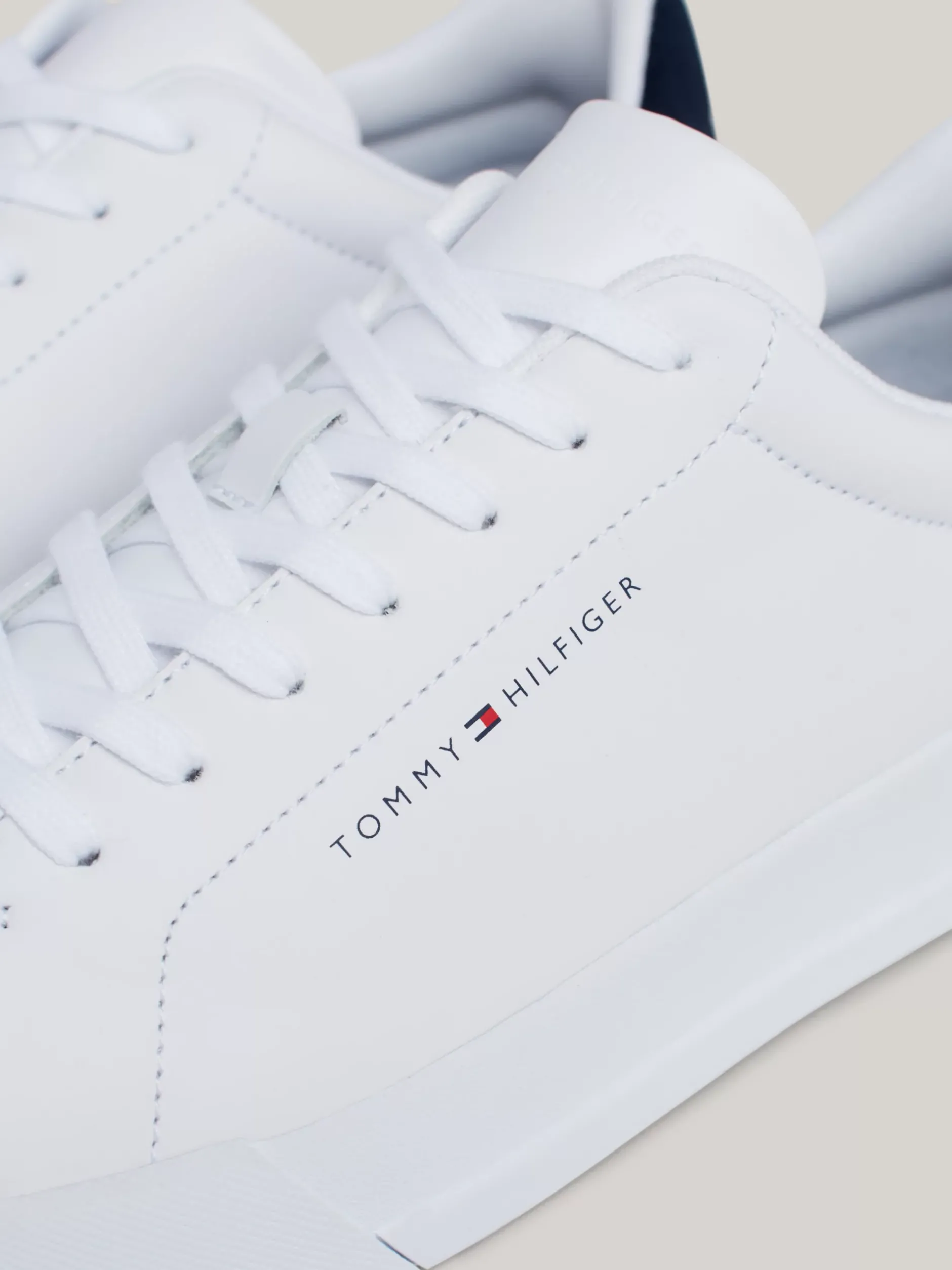 White Trainers|Sneakersy*Tommy Hilfiger Skórzane Buty Sportowe Na Grubej Podeszwie WHITE/ DESERT SKY