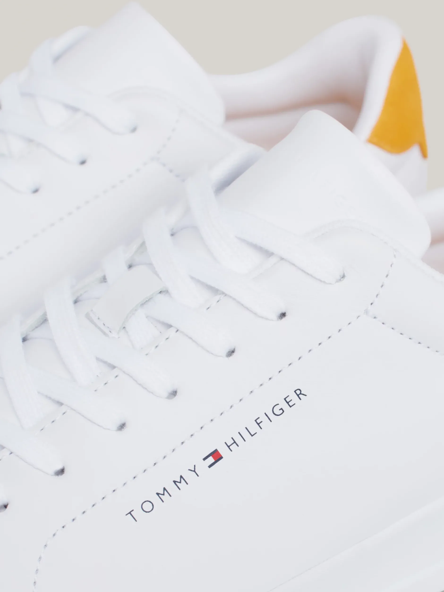 White Trainers|Sneakersy*Tommy Hilfiger Skórzane Buty Sportowe Na Grubej Podeszwie WHITE/RICH OCHRE