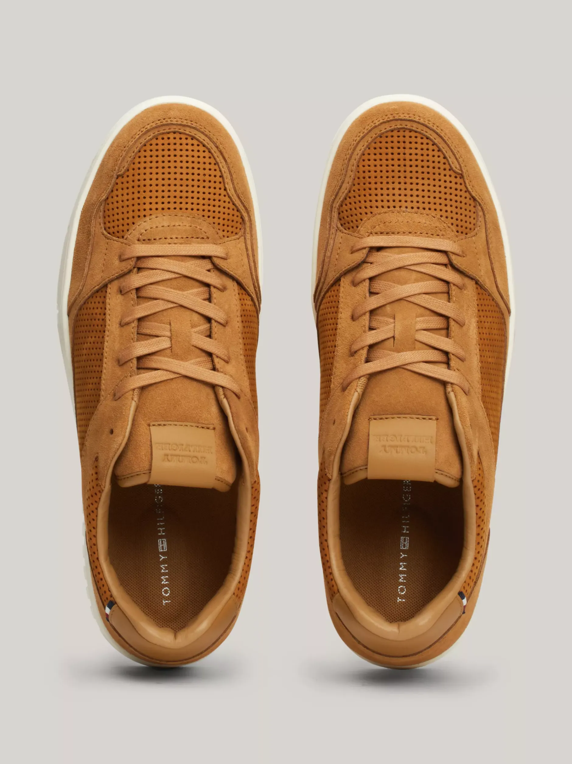 Sneakersy*Tommy Hilfiger Skórzane Buty Sportowe W Stylu Koszykarskim SAHARA