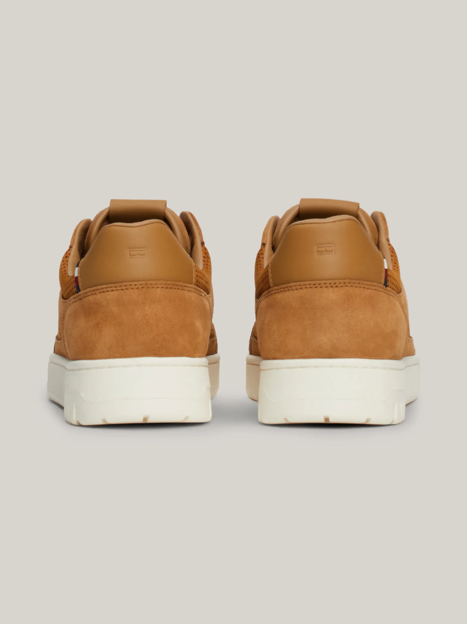 Sneakersy*Tommy Hilfiger Skórzane Buty Sportowe W Stylu Koszykarskim SAHARA