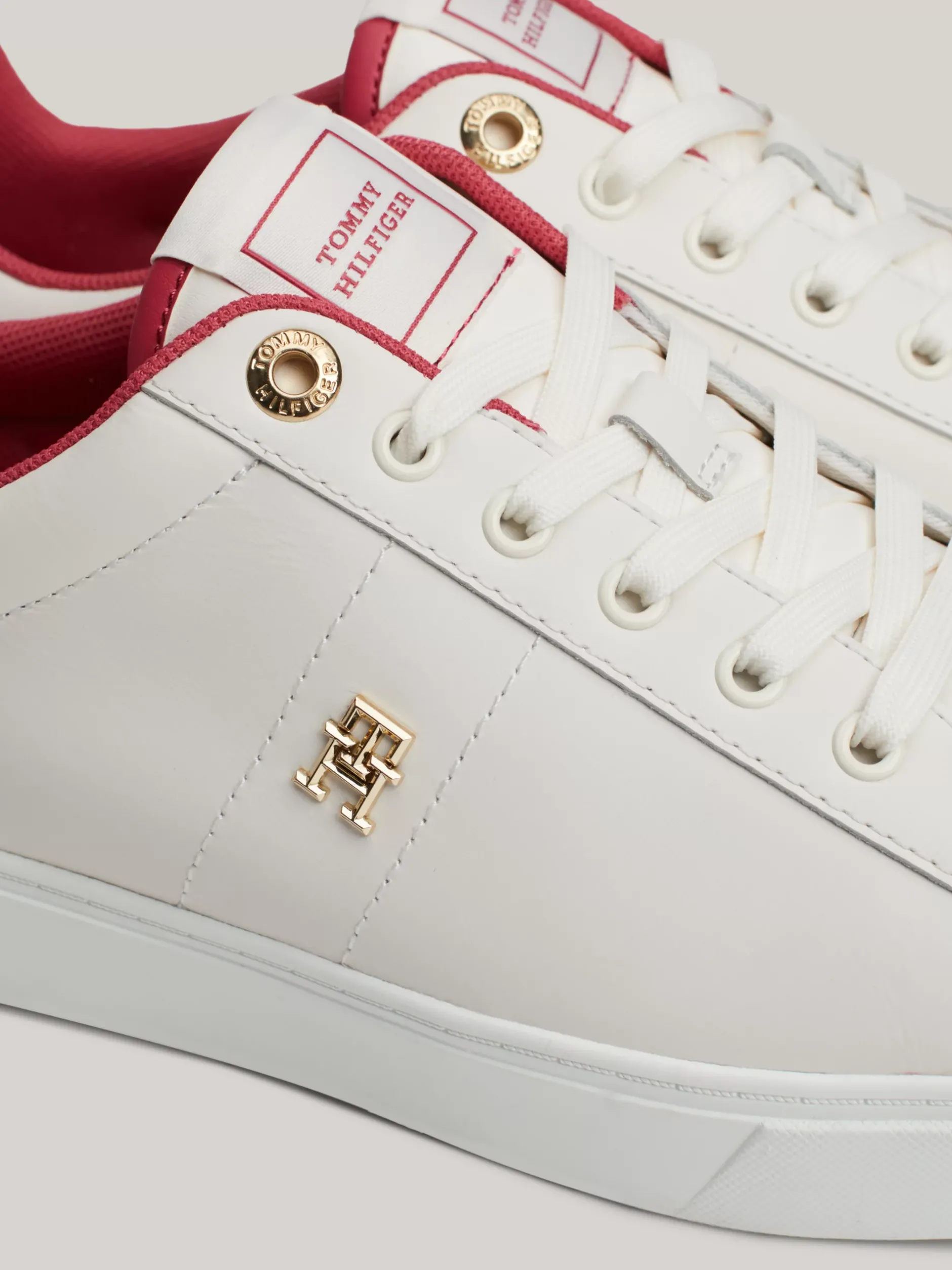 Sneakersy*Tommy Hilfiger Skórzane Buty Sportowe Z Monogramem TH ANCIENT WHITE/HERITAGE PINK