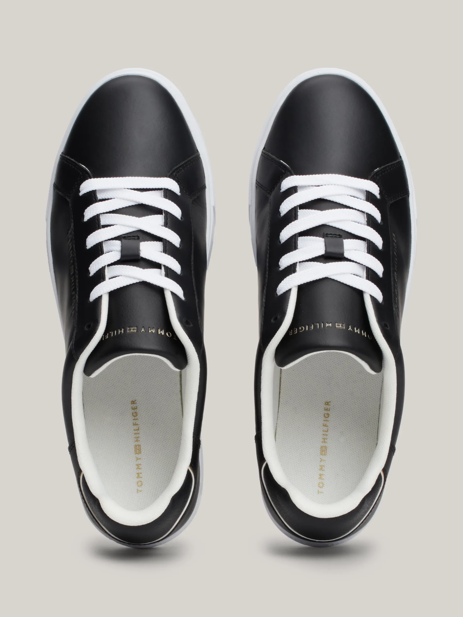 Sneakersy*Tommy Hilfiger Skórzane Buty Sportowe Z Metalicznym Logo BLACK