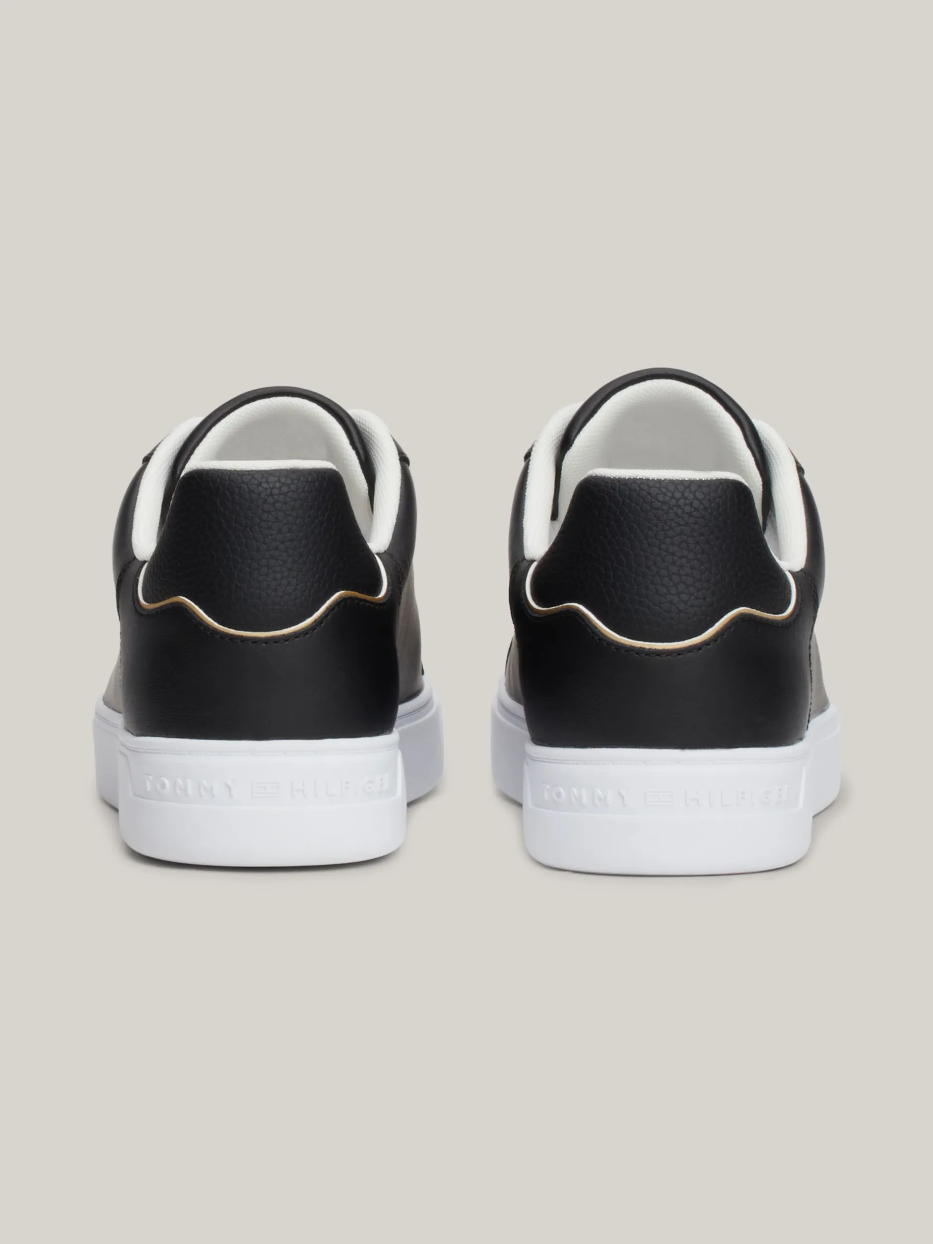 Sneakersy*Tommy Hilfiger Skórzane Buty Sportowe Z Metalicznym Logo BLACK
