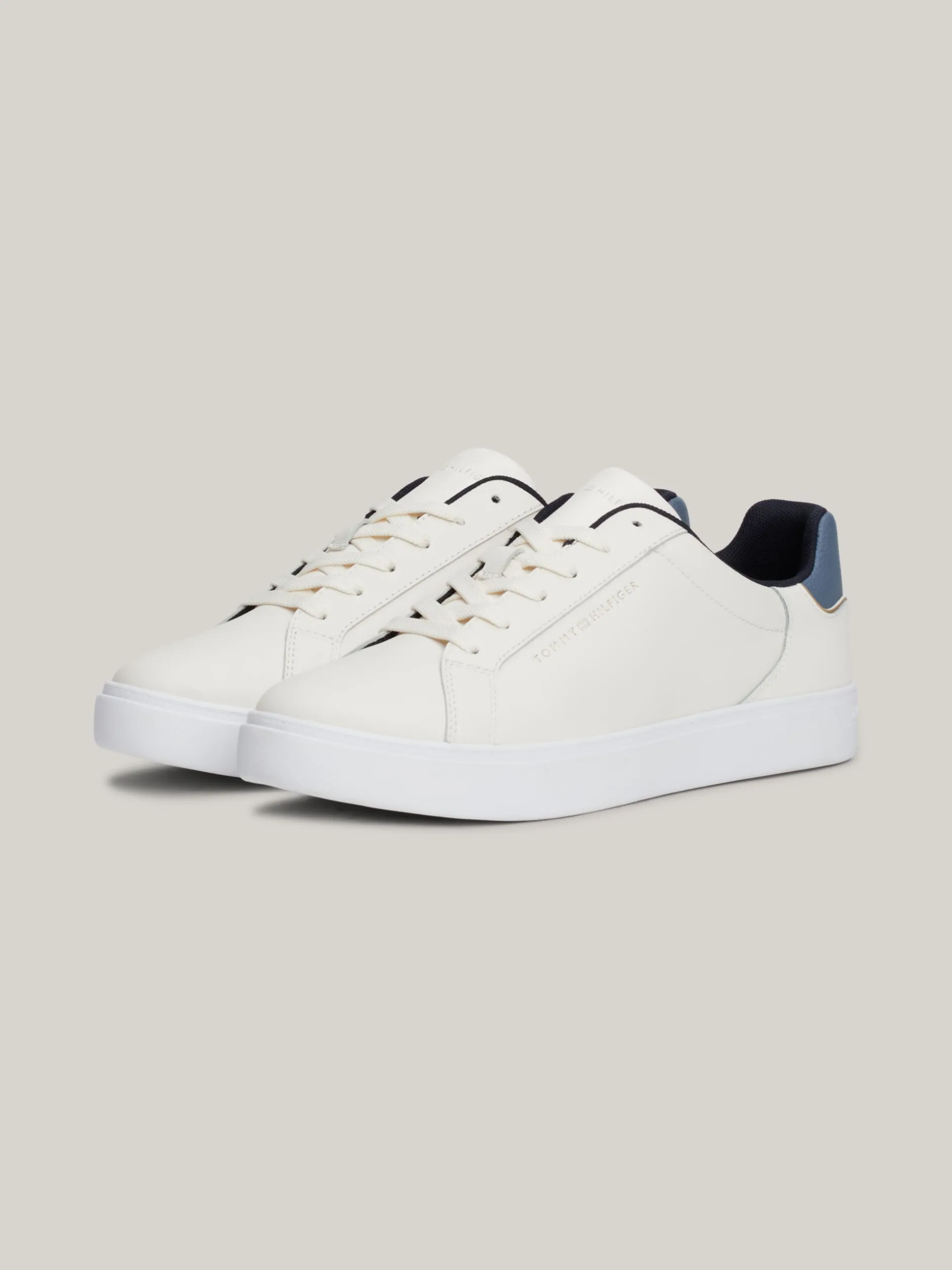 Sneakersy*Tommy Hilfiger Skórzane Buty Sportowe Z Metalicznym Logo ANCIENT WHITE