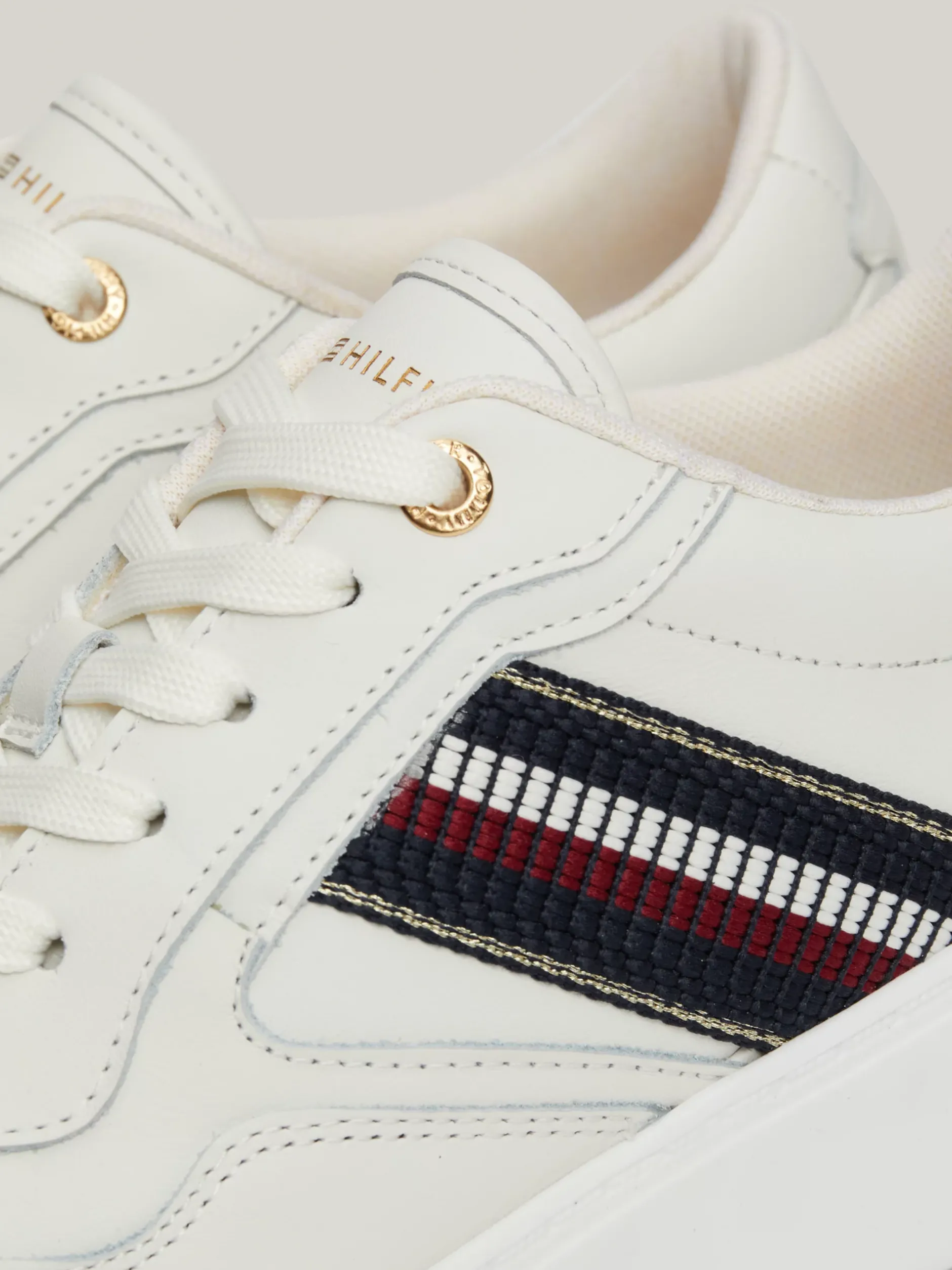 Sneakersy*Tommy Hilfiger Skórzane Buty Sportowe Z Sygnowaną Taśmą ECRU