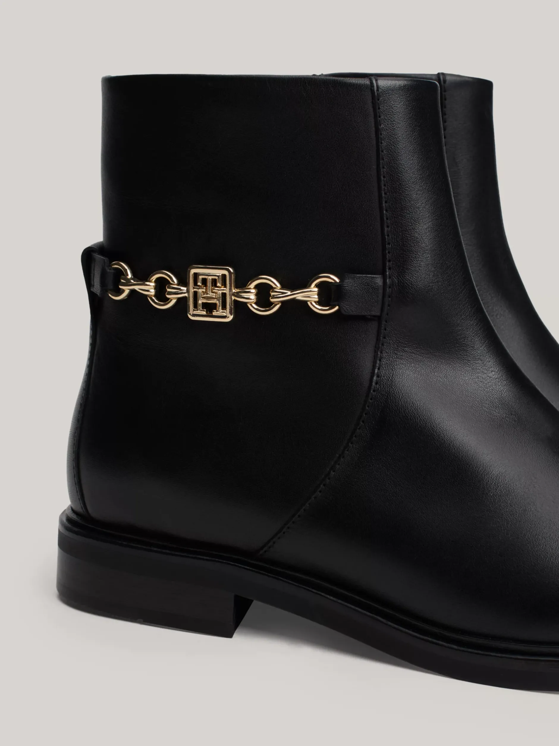 Botki*Tommy Hilfiger Skórzane Buty Z łańcuszkiem BLACK