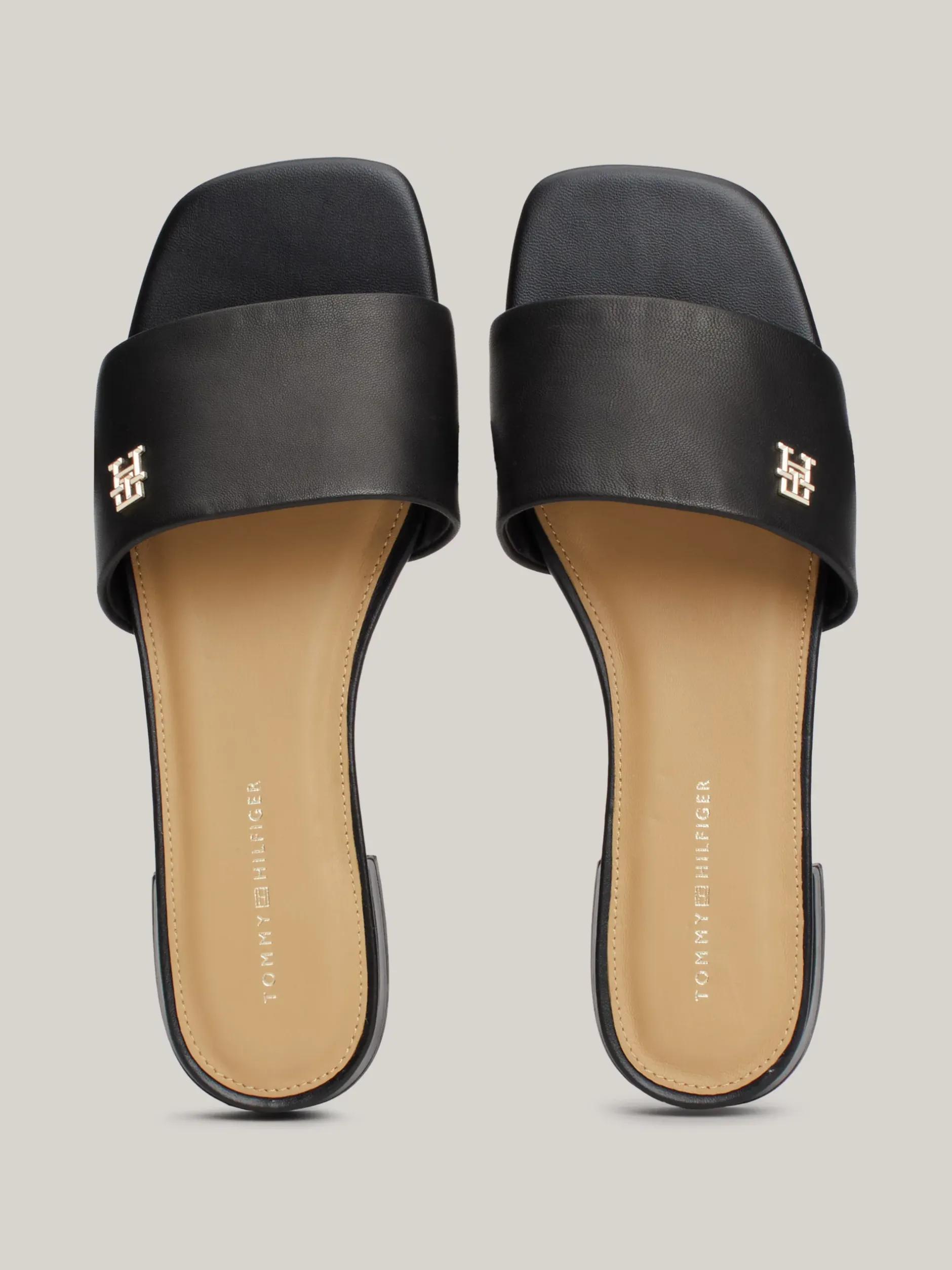Sandały*Tommy Hilfiger Skórzane Mule Z Plakietką Z Monogramem TH BLACK
