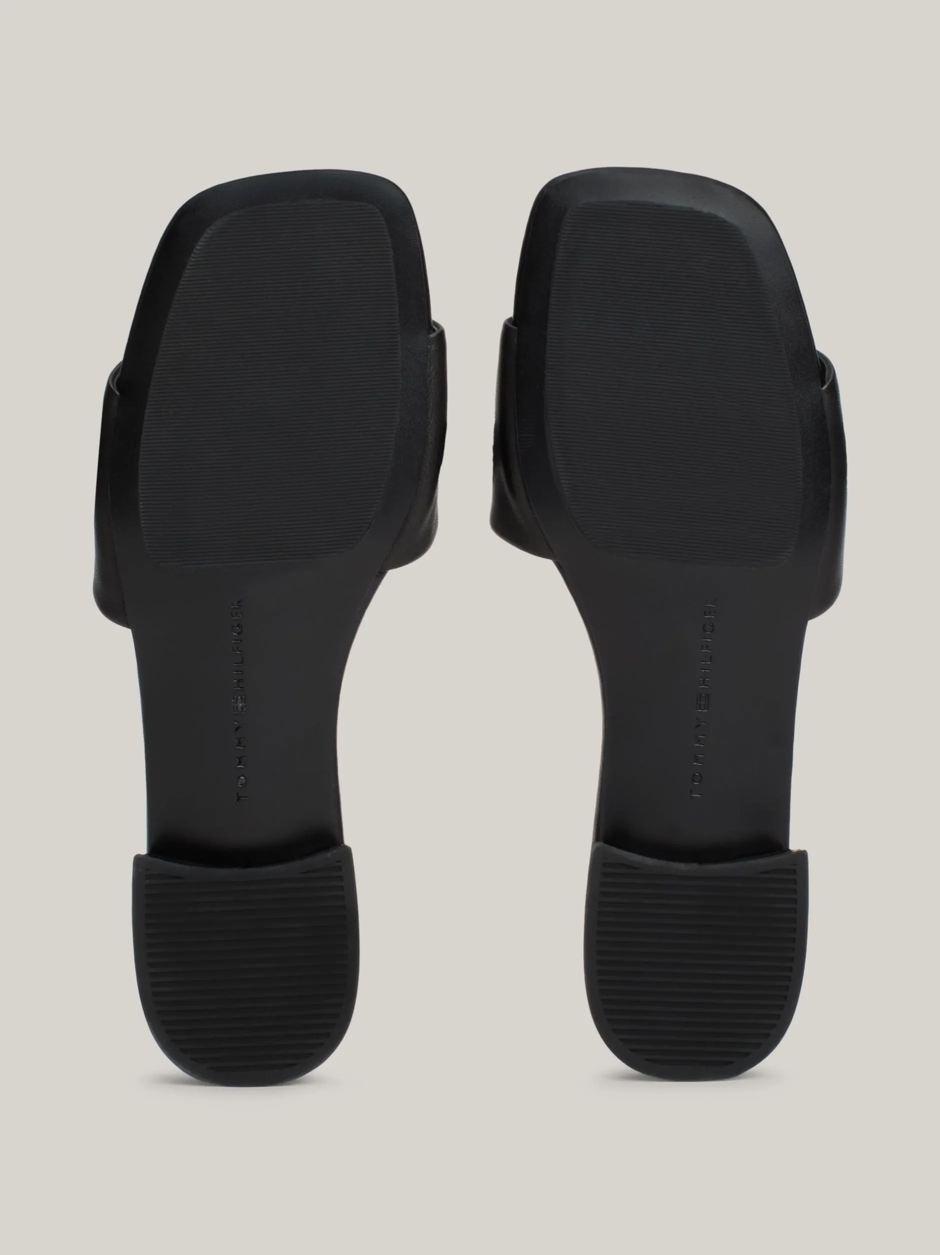Sandały*Tommy Hilfiger Skórzane Mule Z Plakietką Z Monogramem TH BLACK