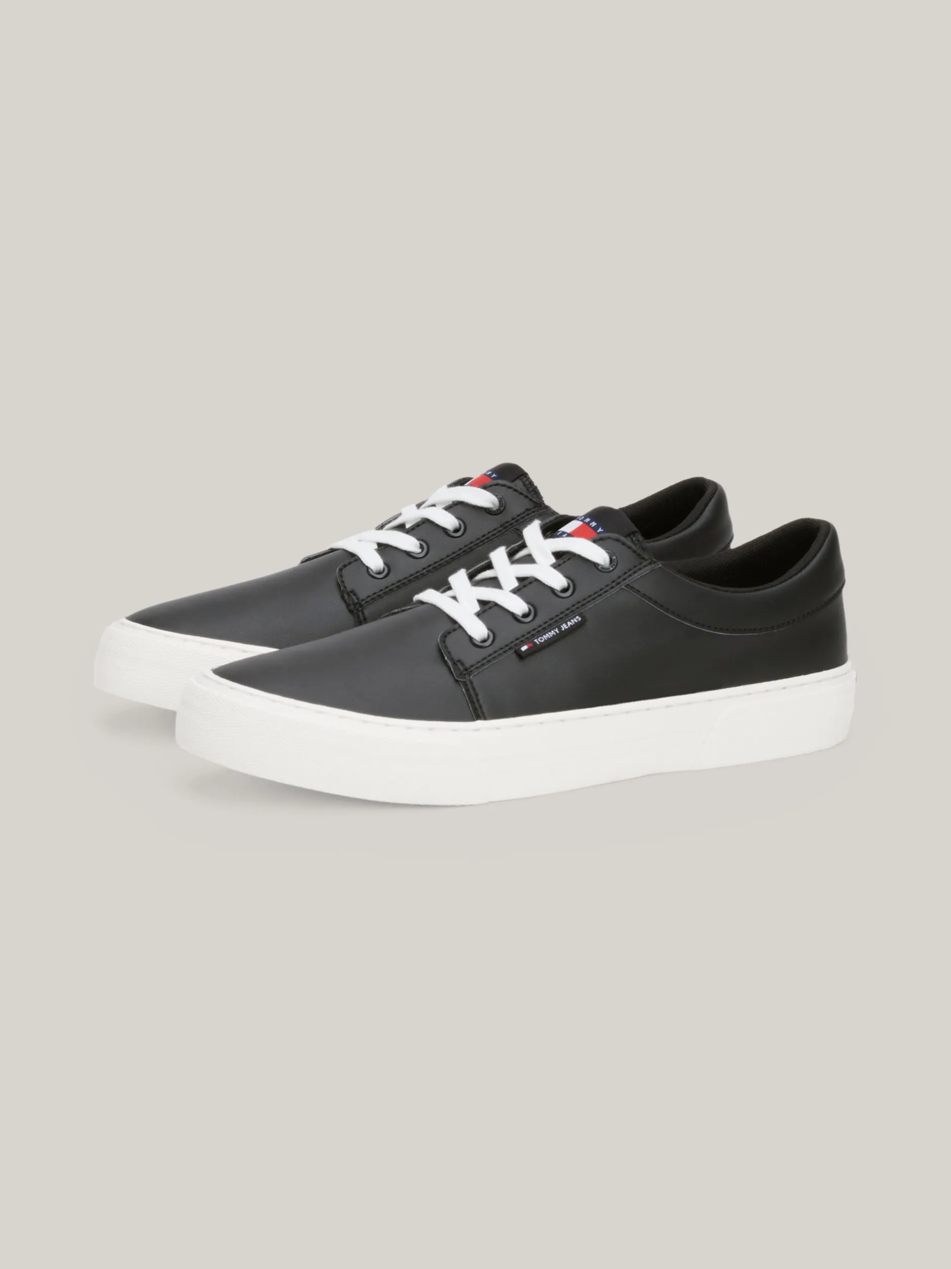 Sneakersy*Tommy Hilfiger Skórzane Tenisówki Skater Essential BLACK