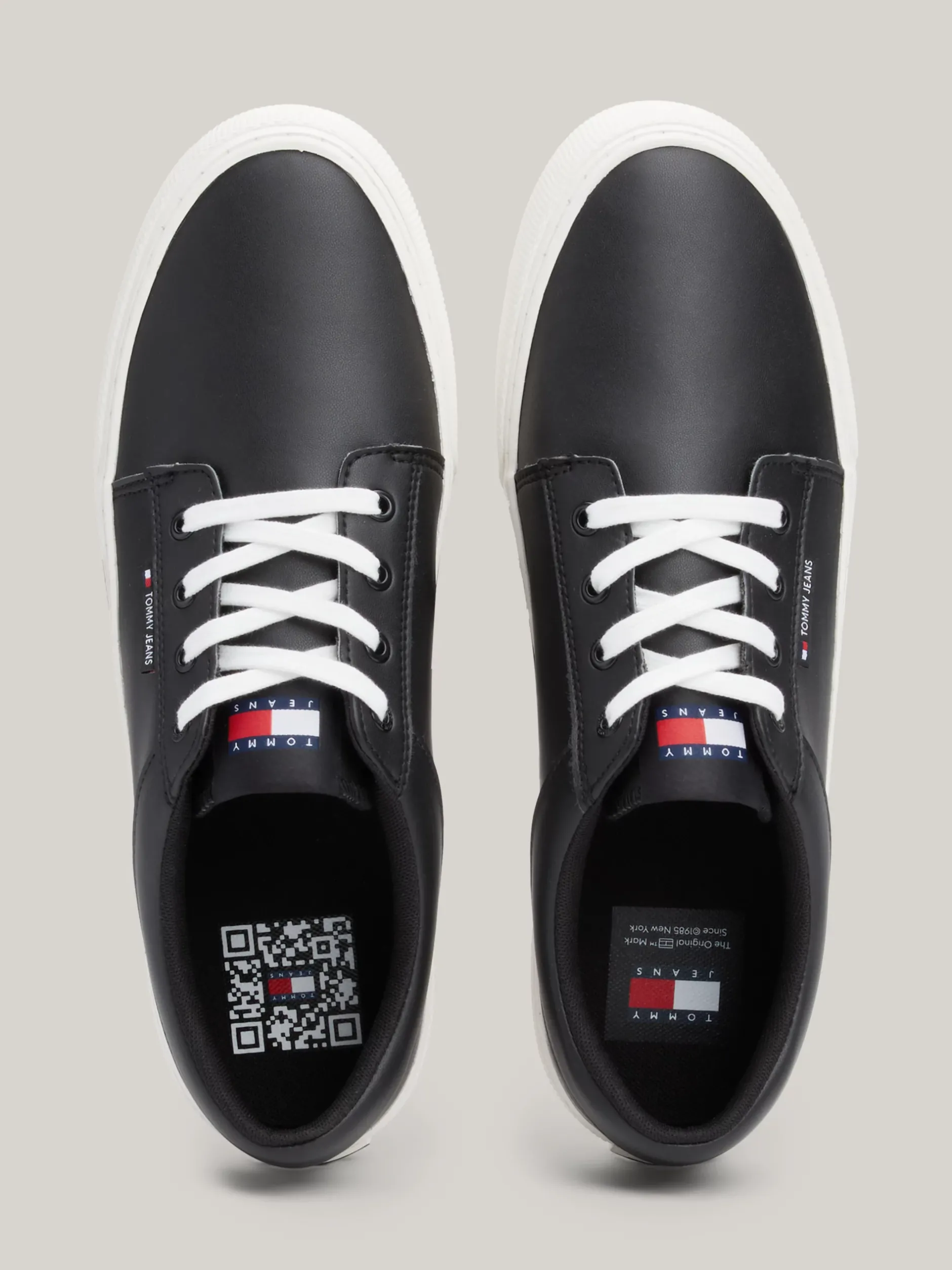 Sneakersy*Tommy Hilfiger Skórzane Tenisówki Skater Essential BLACK