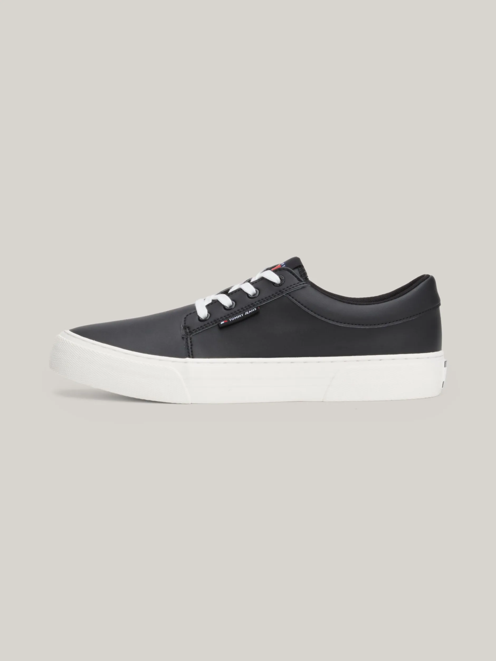 Sneakersy*Tommy Hilfiger Skórzane Tenisówki Skater Essential BLACK