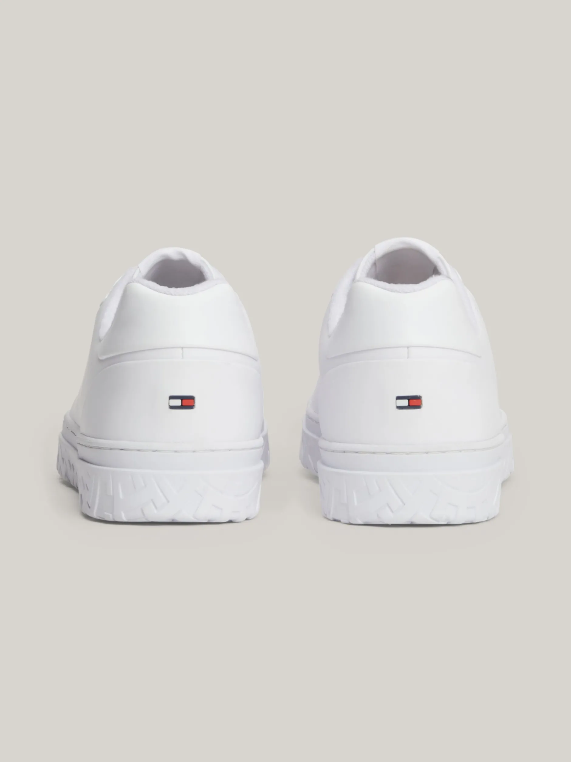 Sneakersy|White Trainers*Tommy Hilfiger Skórzane Tenisówki Typu Court TH Monogram WHITE