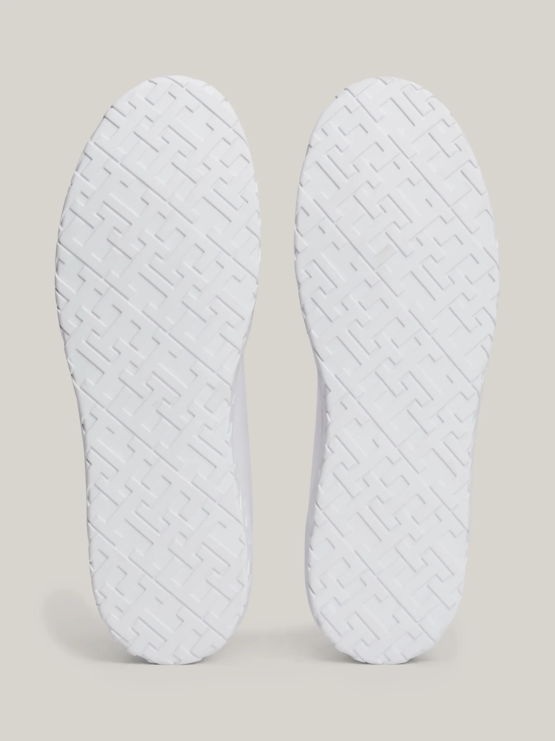 Sneakersy|White Trainers*Tommy Hilfiger Skórzane Tenisówki Typu Court TH Monogram WHITE