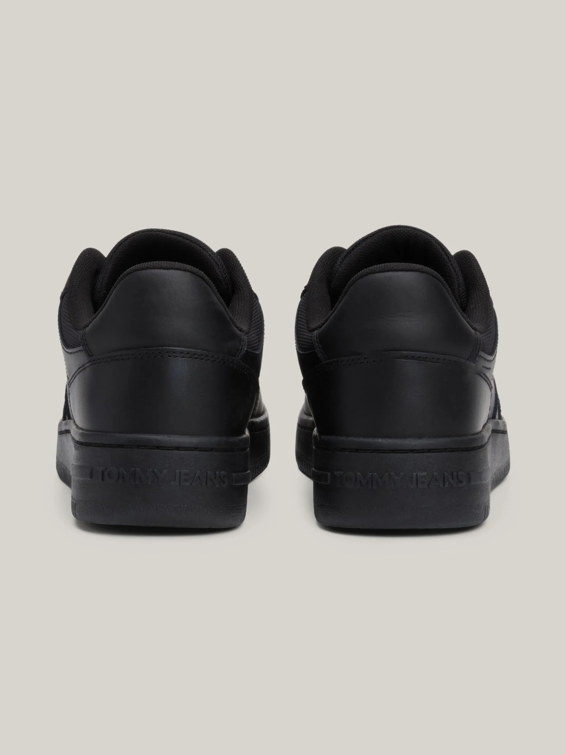 Sneakersy*Tommy Hilfiger Skórzane Tenisówki Z Delikatnym Protektorem TRIPLE BLACK