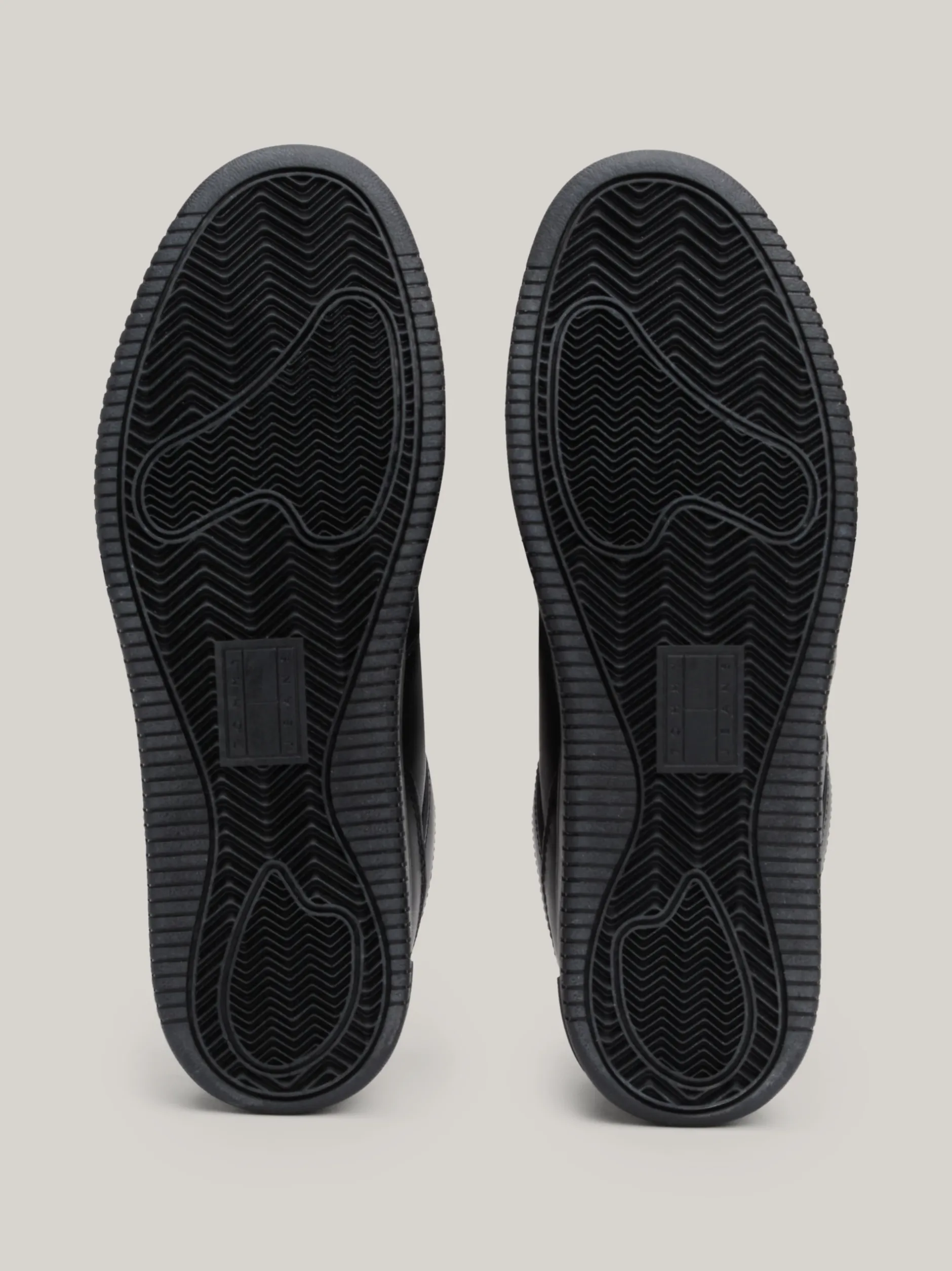 Sneakersy*Tommy Hilfiger Skórzane Tenisówki Z Delikatnym Protektorem TRIPLE BLACK
