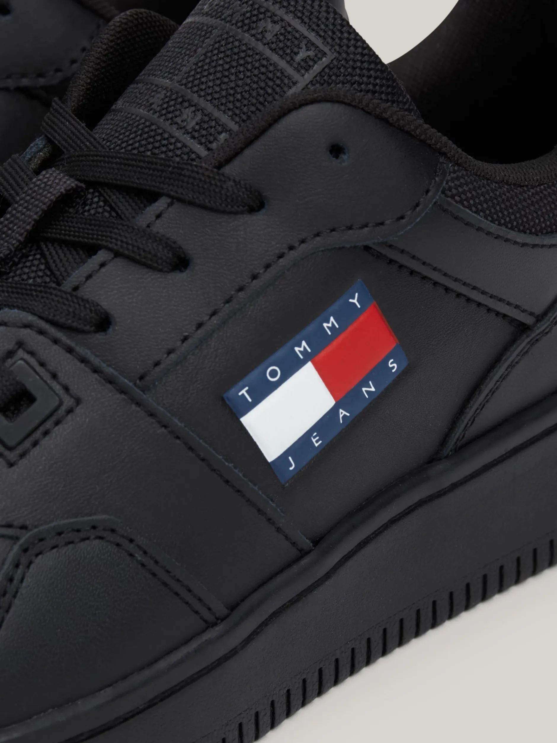 Sneakersy*Tommy Hilfiger Skórzane Tenisówki Z Delikatnym Protektorem TRIPLE BLACK