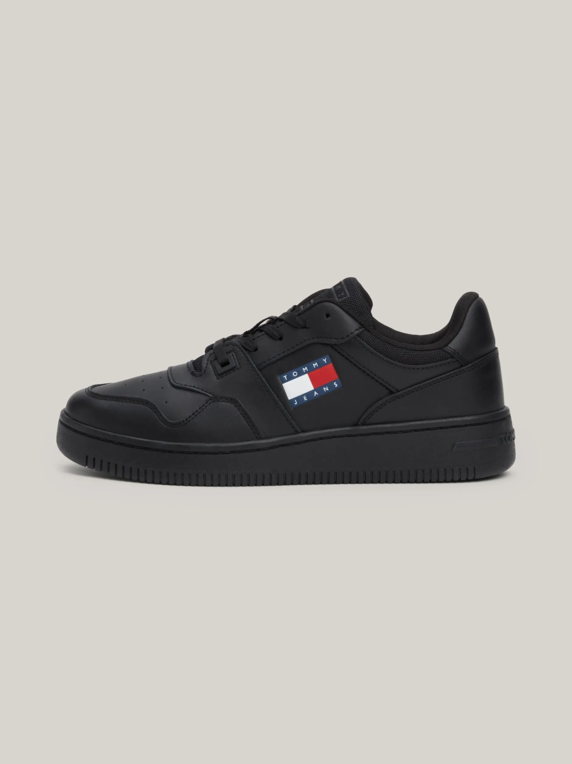 Sneakersy*Tommy Hilfiger Skórzane Tenisówki Z Delikatnym Protektorem TRIPLE BLACK