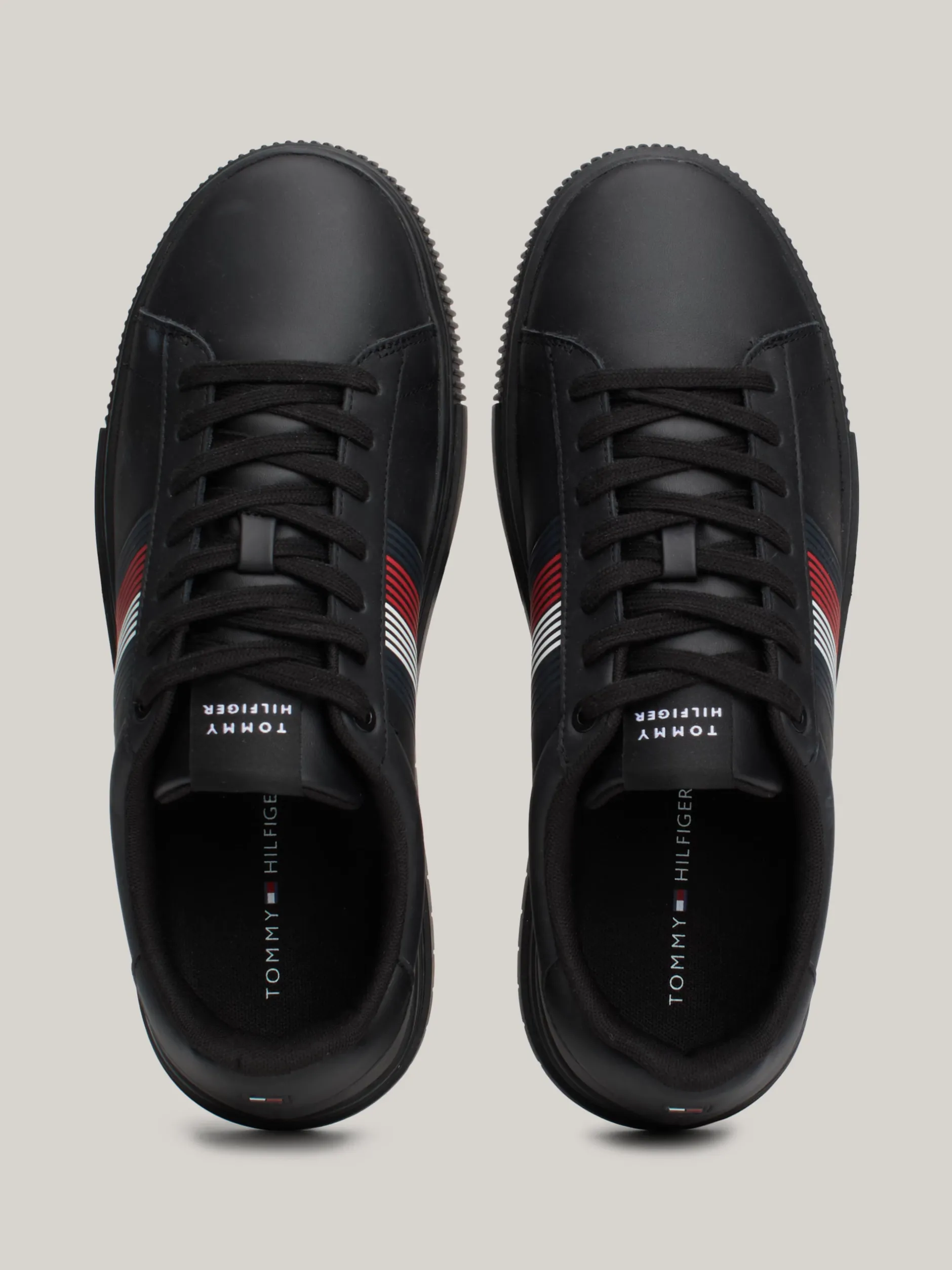 Sneakersy*Tommy Hilfiger Skórzane Tenisówki Z Kontrastowym Zapiętkiem BLACK
