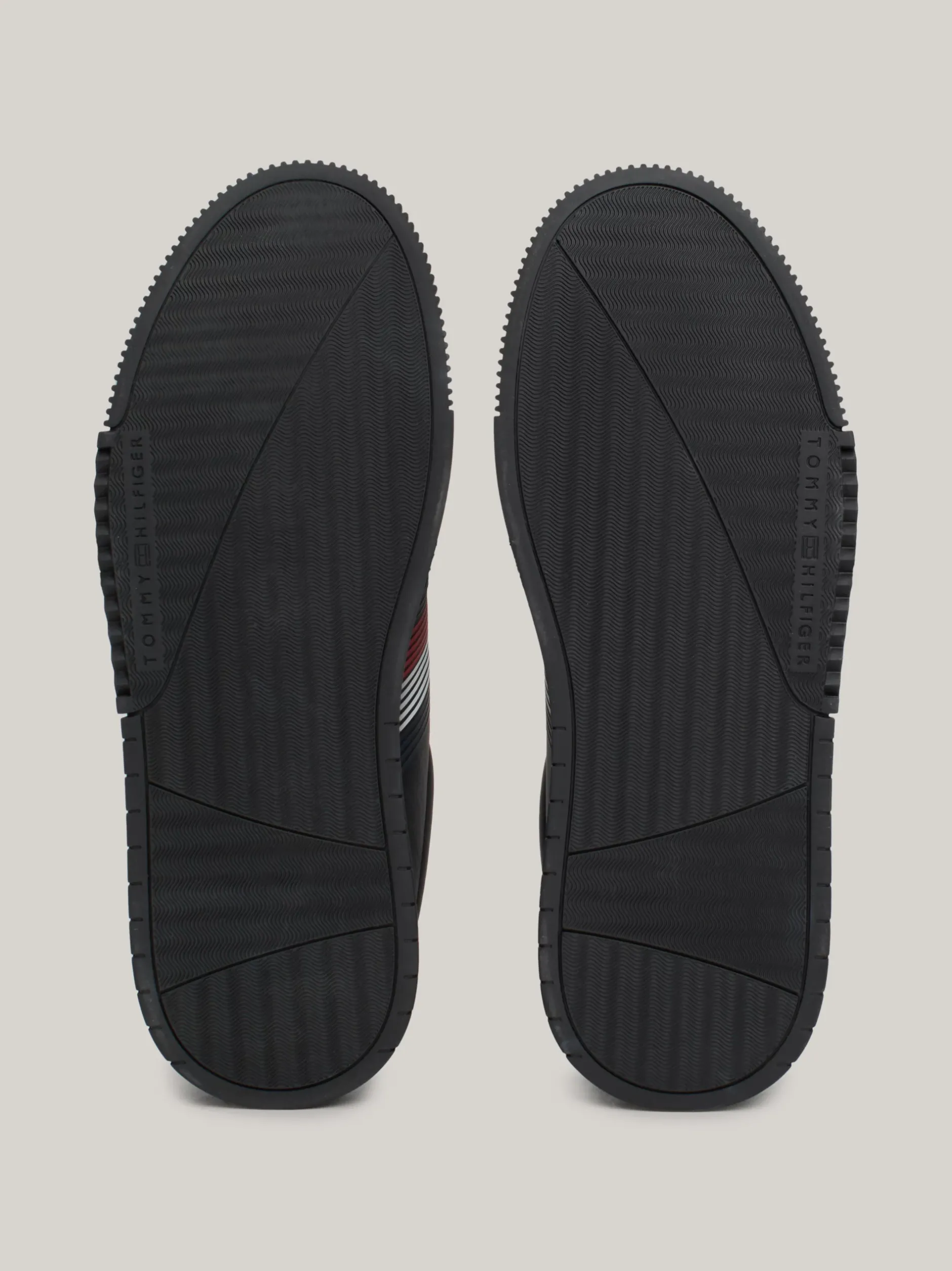 Sneakersy*Tommy Hilfiger Skórzane Tenisówki Z Kontrastowym Zapiętkiem BLACK