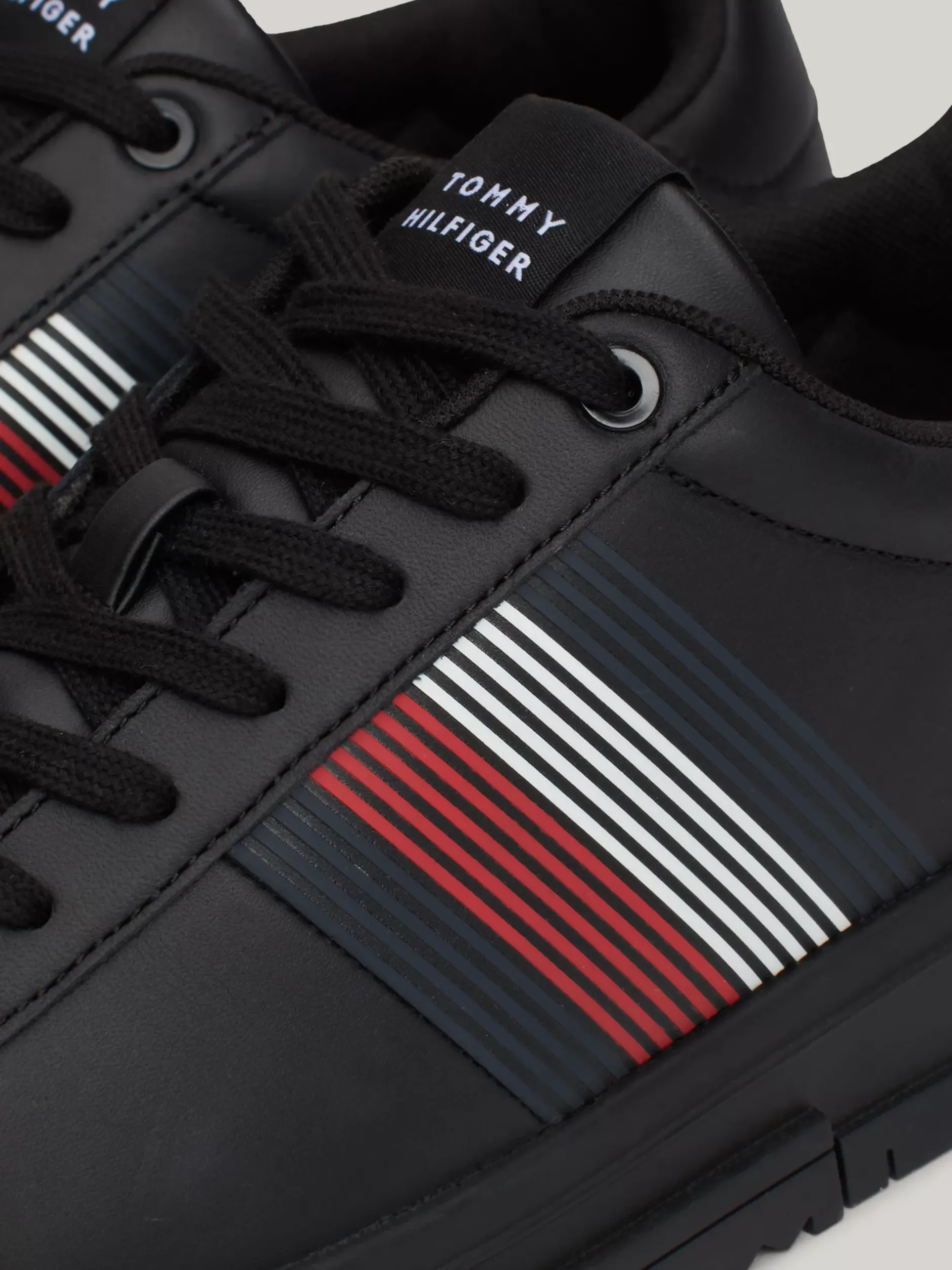 Sneakersy*Tommy Hilfiger Skórzane Tenisówki Z Kontrastowym Zapiętkiem BLACK