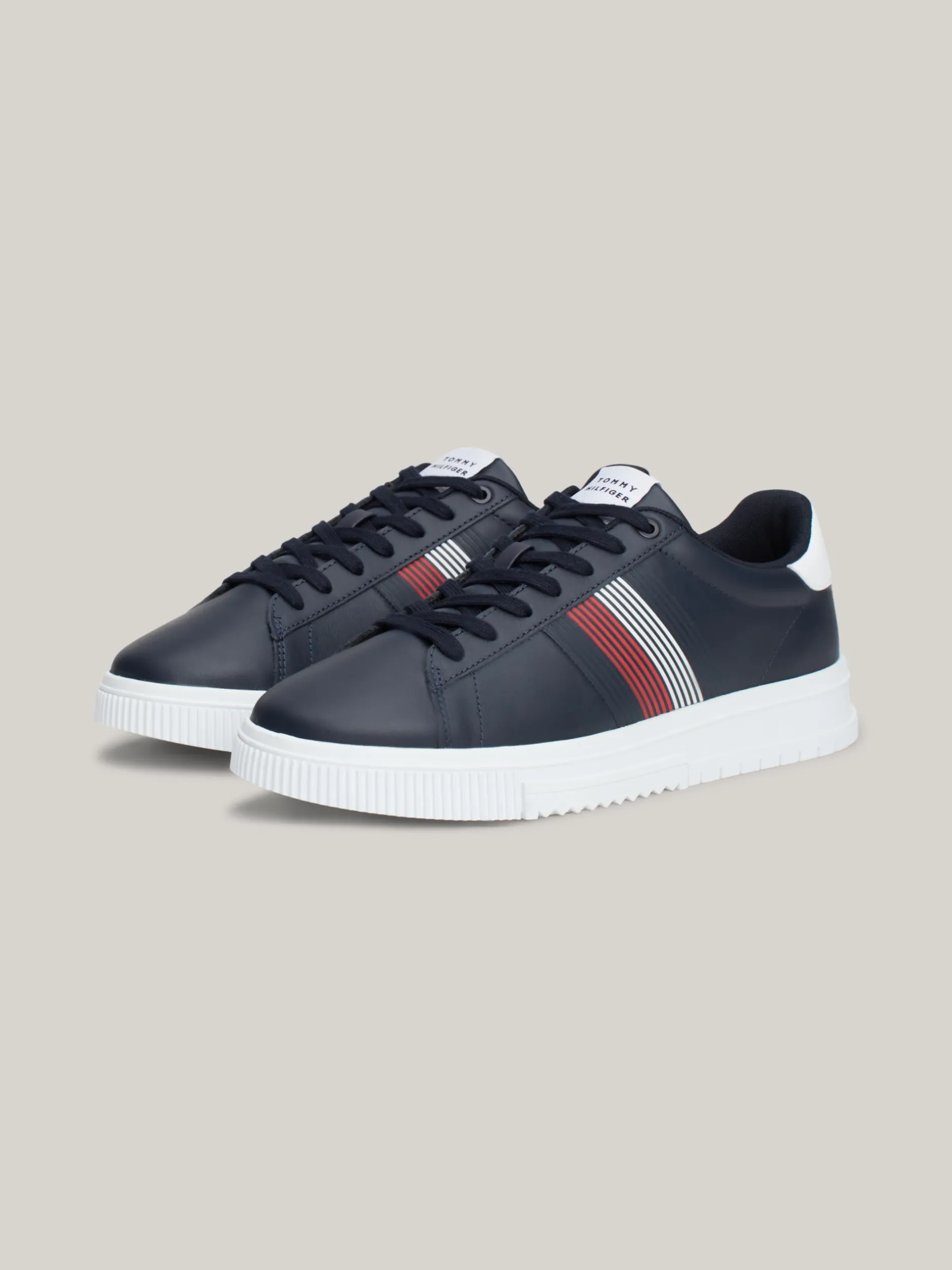 Sneakersy*Tommy Hilfiger Skórzane Tenisówki Z Kontrastowym Zapiętkiem DESERT SKY