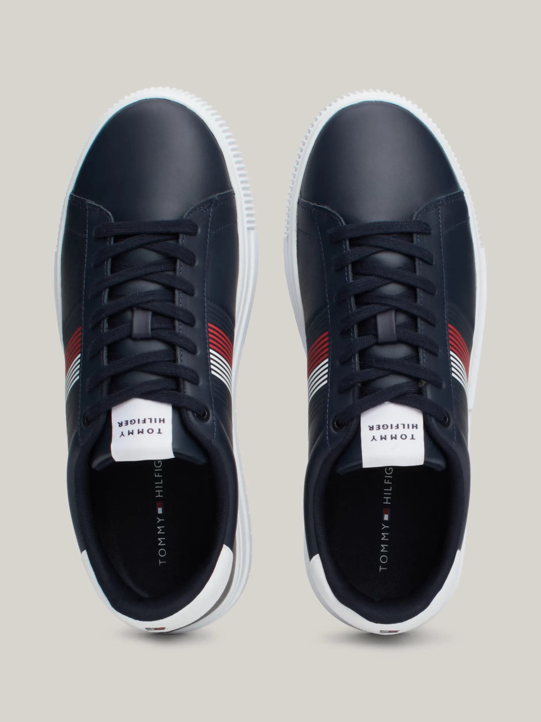 Sneakersy*Tommy Hilfiger Skórzane Tenisówki Z Kontrastowym Zapiętkiem DESERT SKY