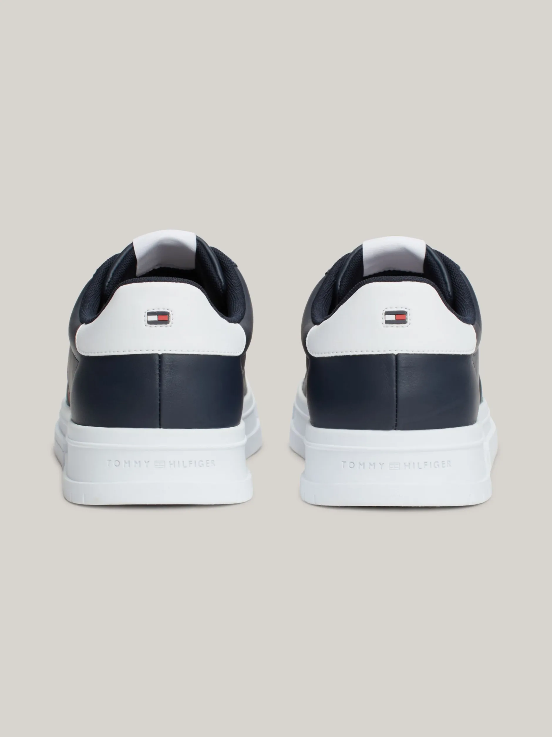 Sneakersy*Tommy Hilfiger Skórzane Tenisówki Z Kontrastowym Zapiętkiem DESERT SKY