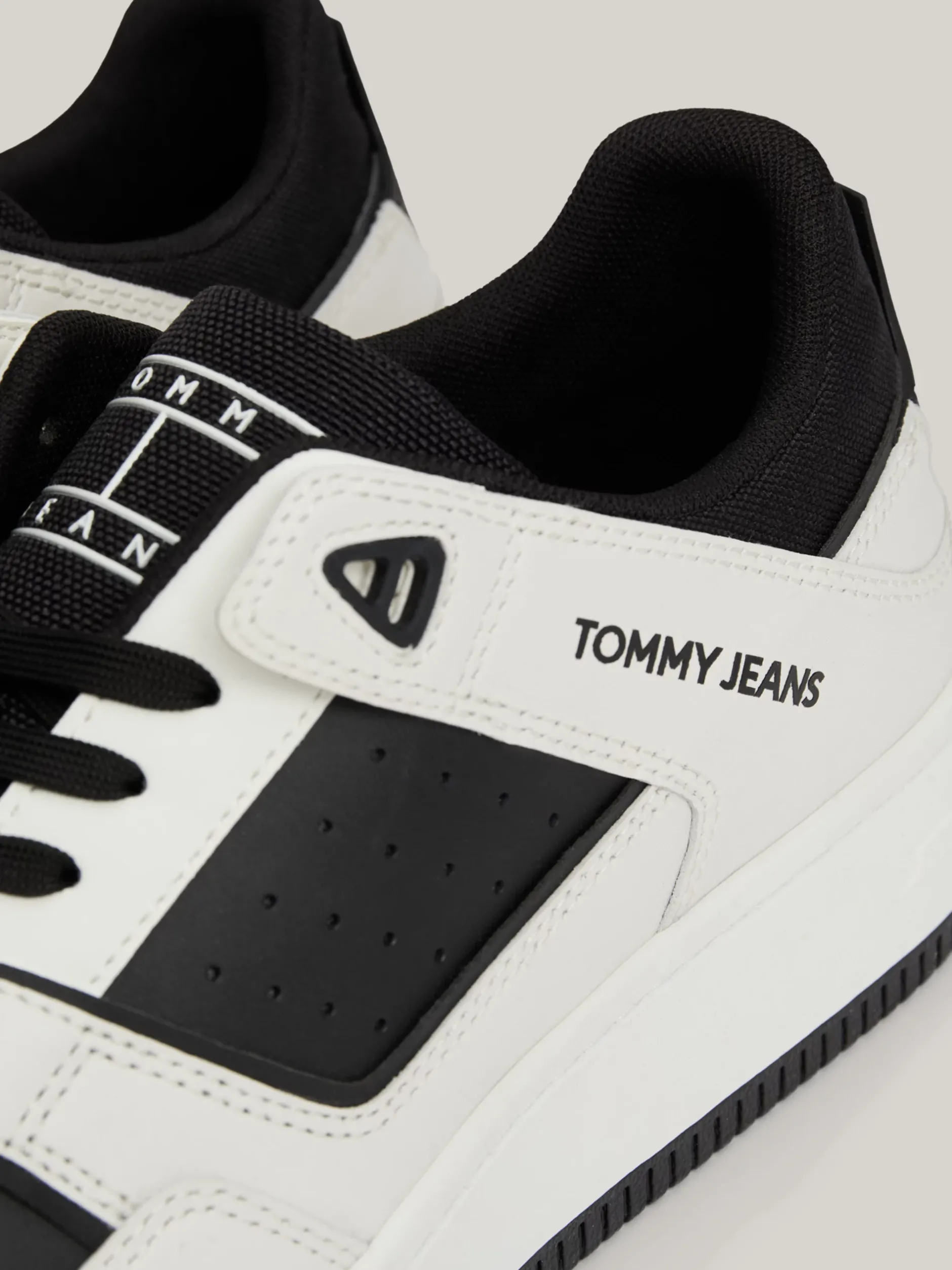 Sneakersy*Tommy Hilfiger Skórzane Tenisówki Z Podeszwą Typu Cupsole BLACK