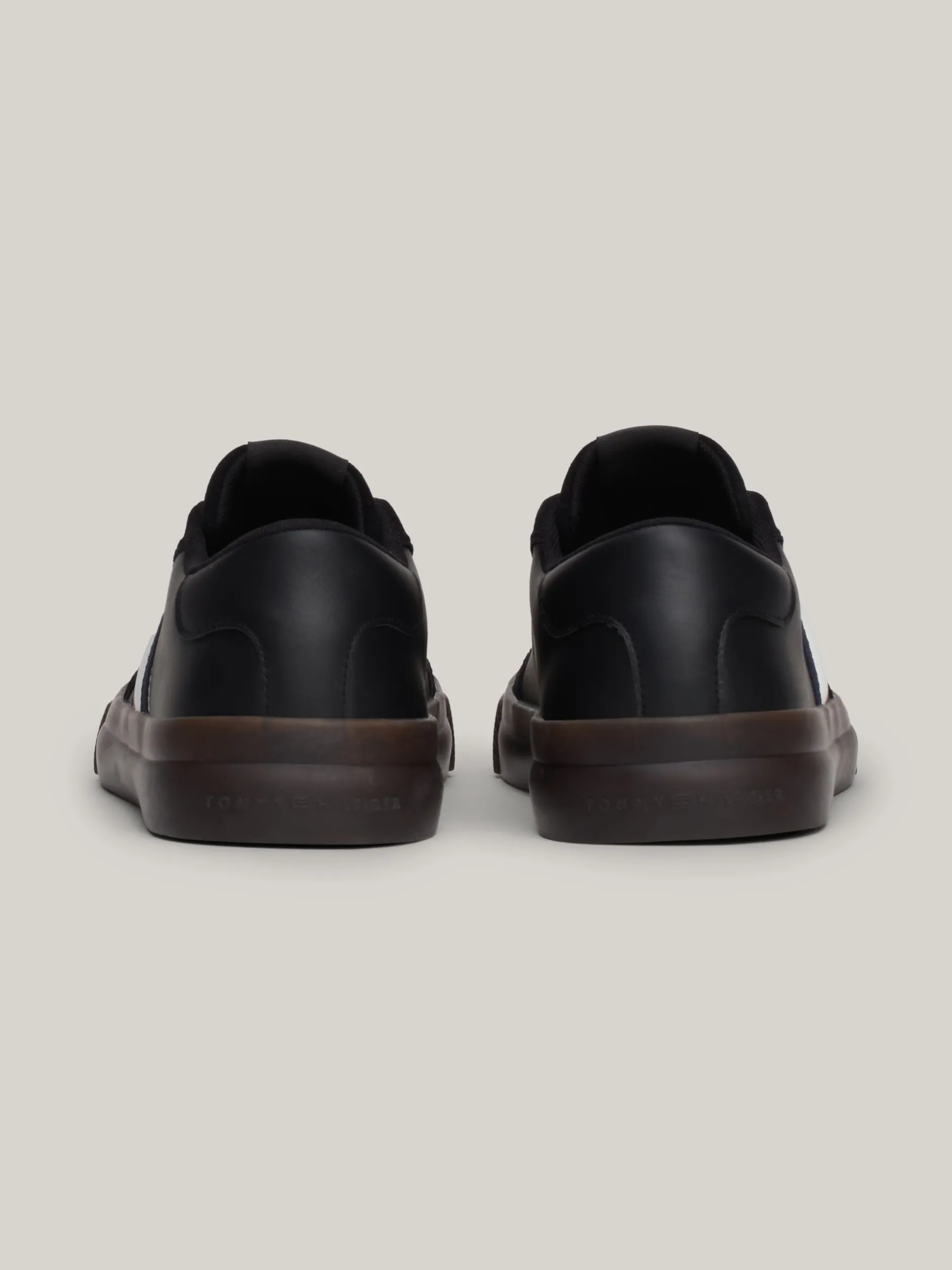 Sneakersy*Tommy Hilfiger Skórzane Tenisówki Z Sygnowaną Taśmą BLACK