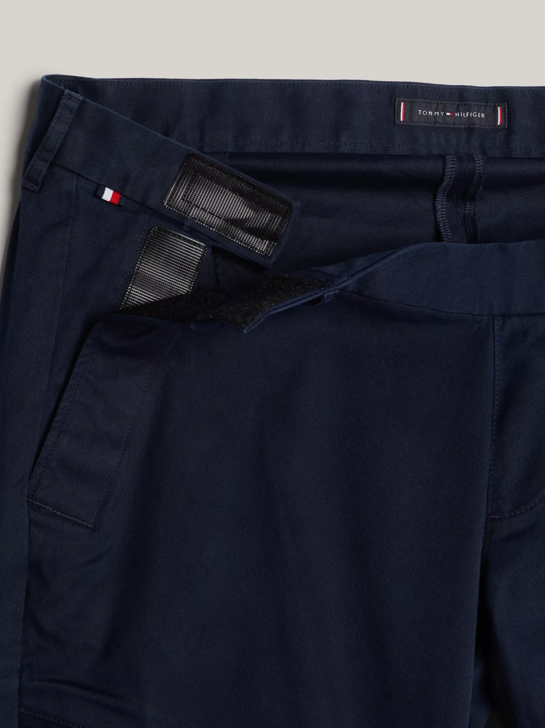 Spodnie*Tommy Hilfiger Spodnie Adaptive Denton 1985 Collection O Prostym Kroju DESERT SKY