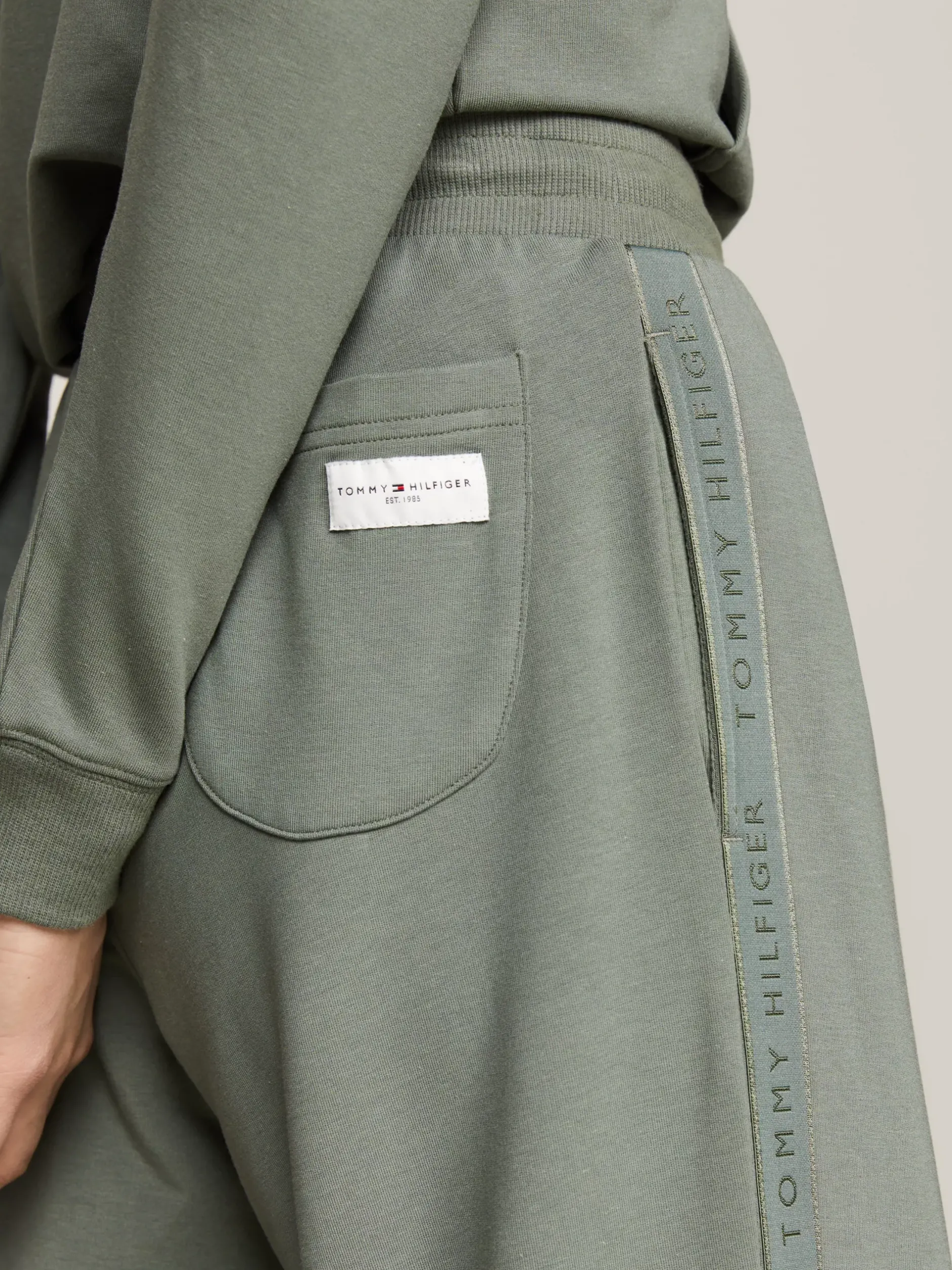 Stroje Domowe*Tommy Hilfiger Spodnie Od Piżamy Z Troczkami I Logo Hilfiger STONEWASH GREEN
