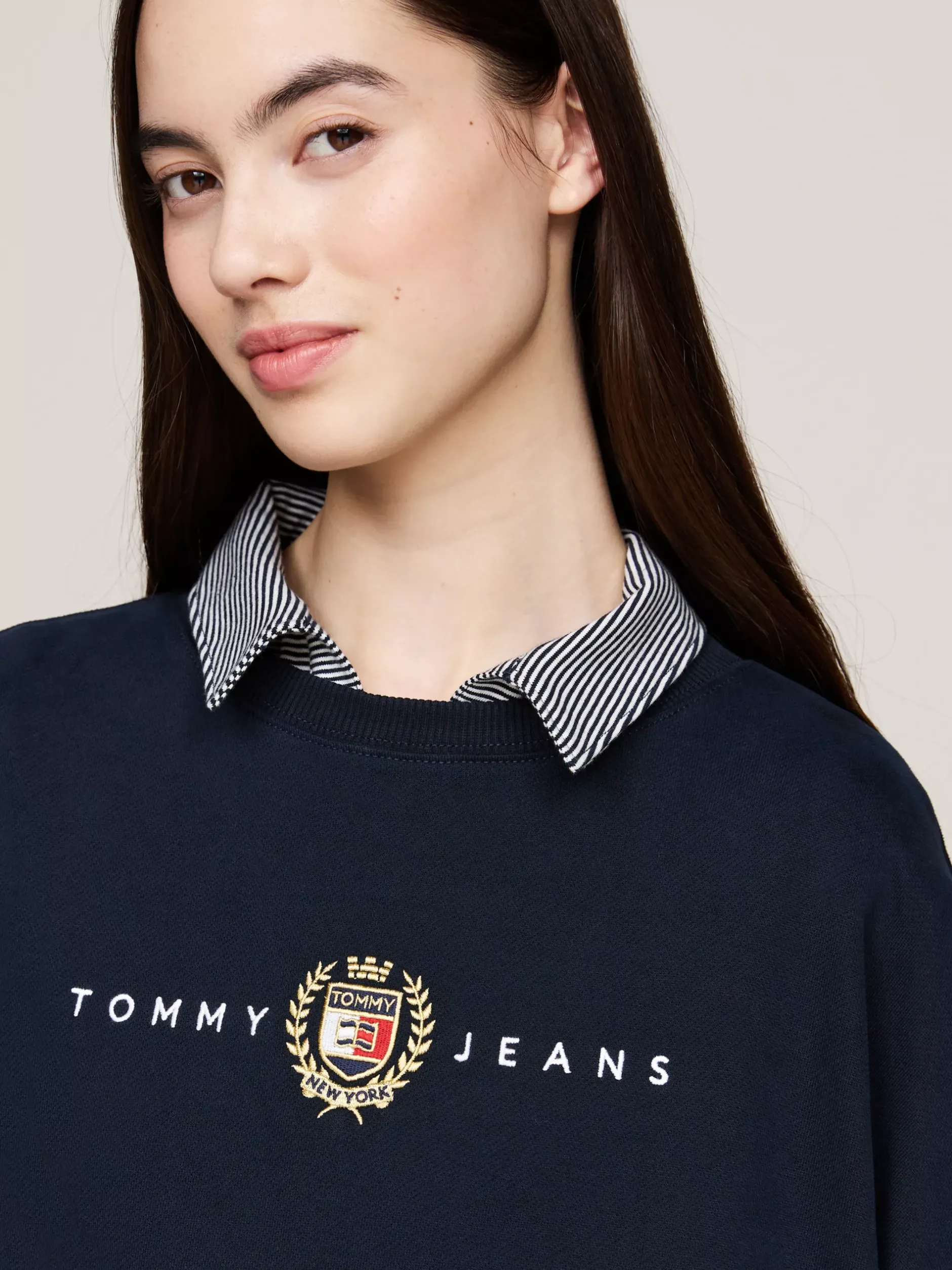 Sukienki*Tommy Hilfiger Sukienka Dresowa Mini Z Wyhaftowanym Logo DARK NIGHT NAVY