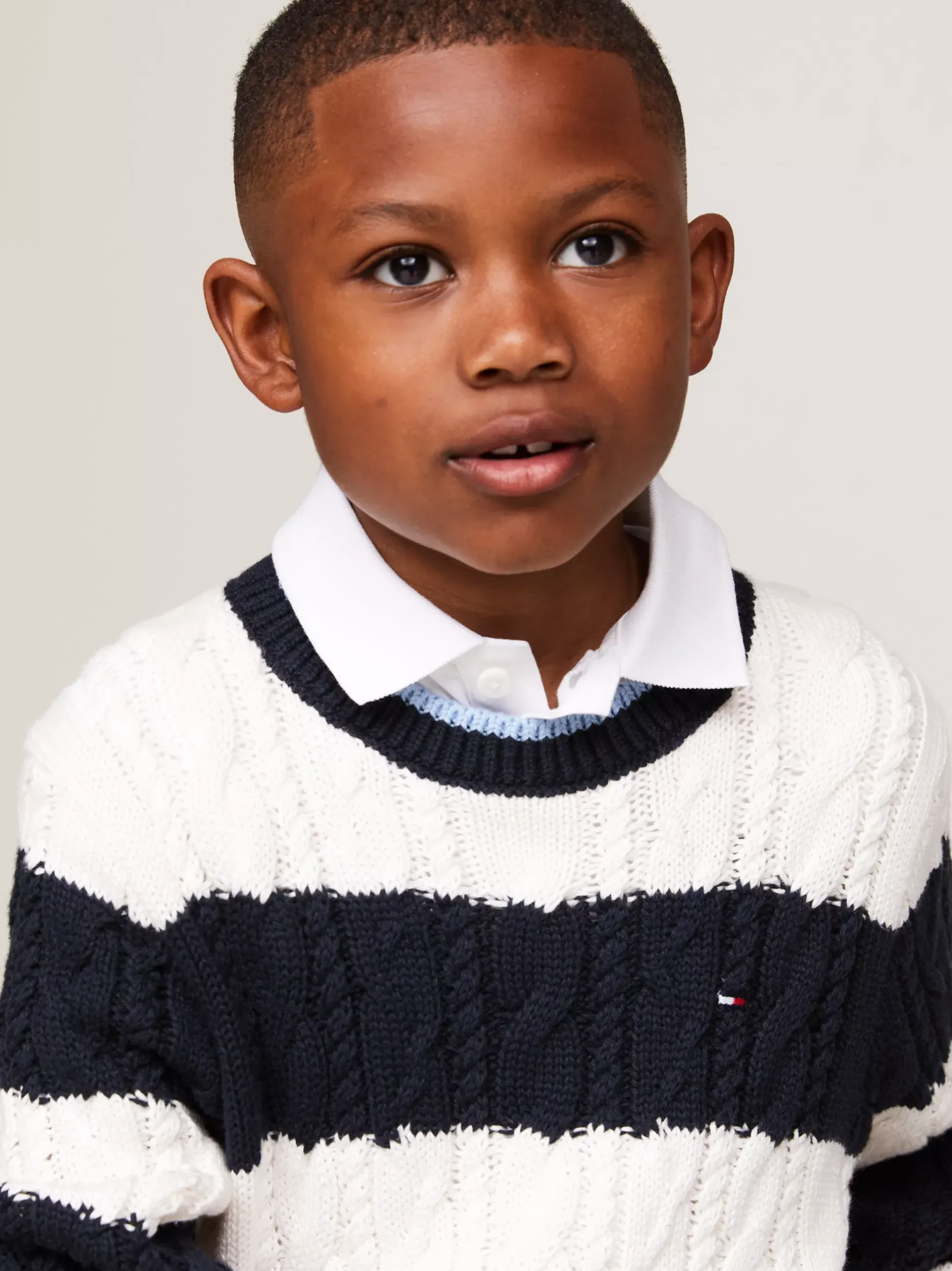 Dzianina*Tommy Hilfiger Sweter O Splocie Warkoczowym W Paski DESERT SKY / ANCIENT WHITE STRIPES