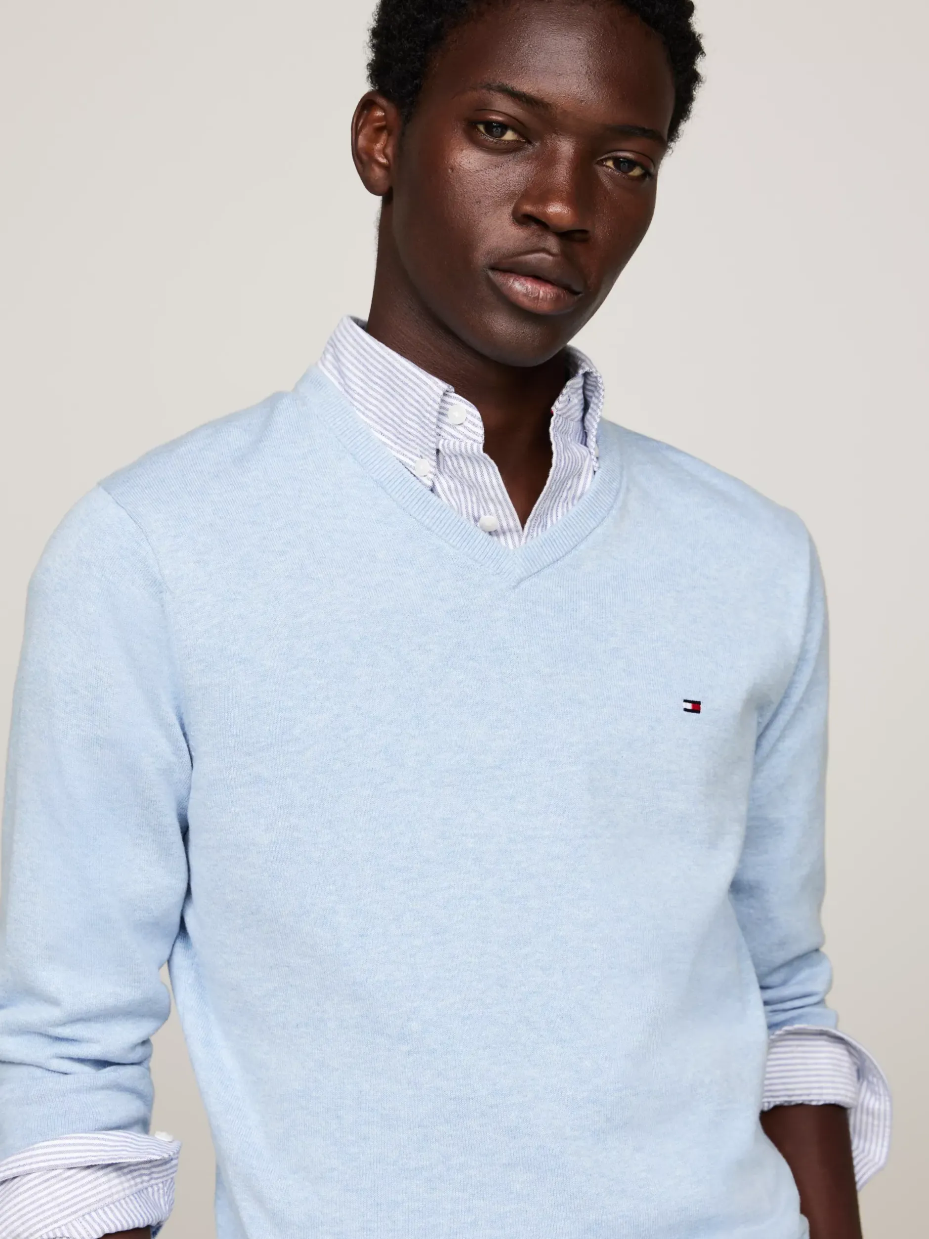 Swetry Z Okrągłym Dekoltem|Swetry*Tommy Hilfiger Sweter Z Dekoltem W Szpic I Flagą AEGEAN SEA HEATHER