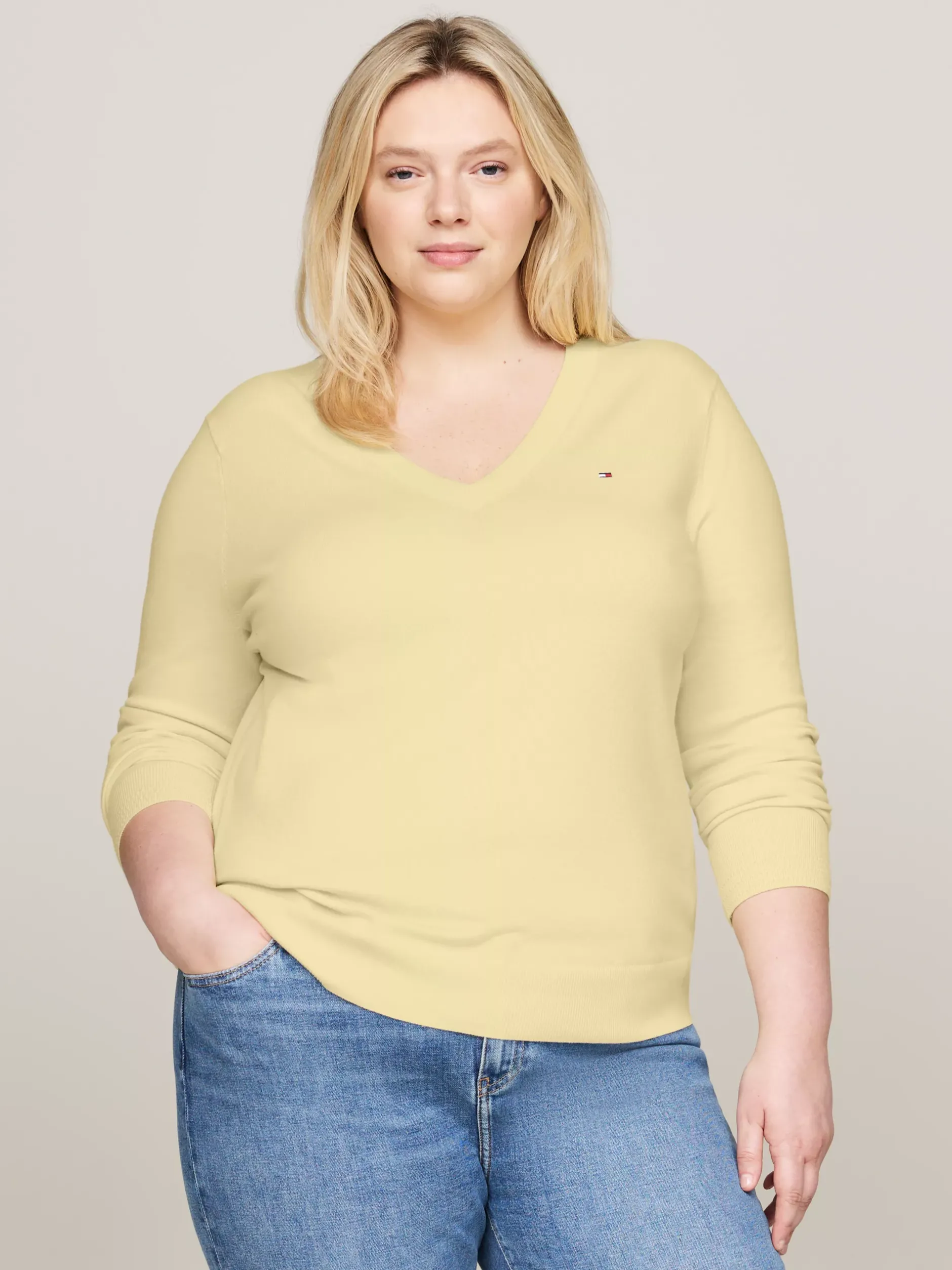 Swetry|Dzianina*Tommy Hilfiger Sweter Z Dekoltem W Szpic Z Kolekcji Curve LEMON ZEST