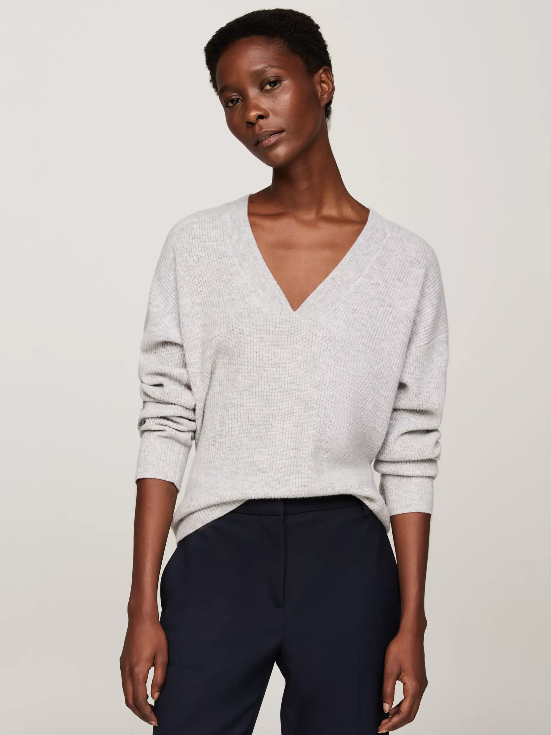 Swetry|Dzianina*Tommy Hilfiger Sweter Z Dekoltem W Szpic Z Kaszmirem LIGHT GREY HTR