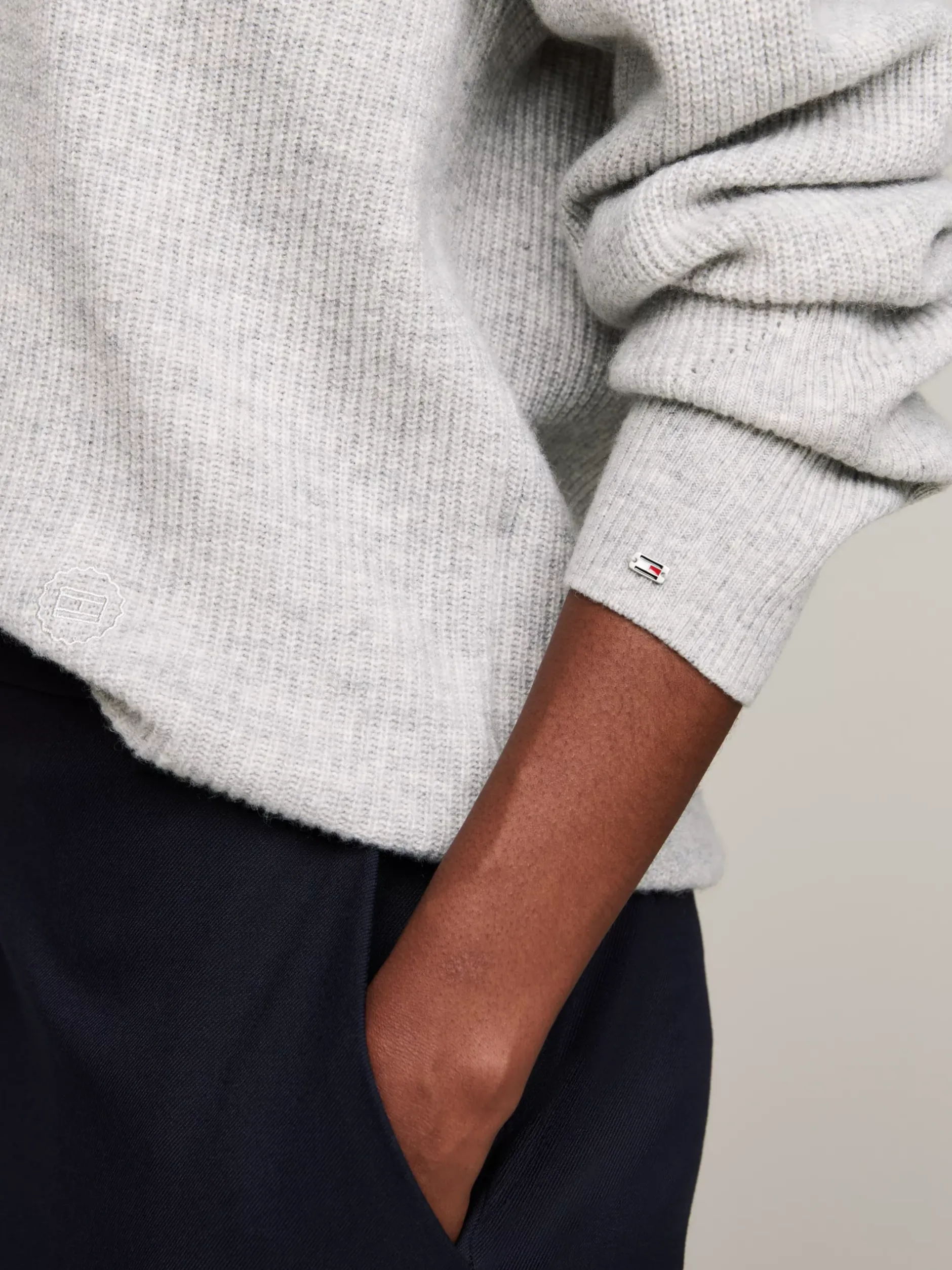 Swetry|Dzianina*Tommy Hilfiger Sweter Z Dekoltem W Szpic Z Kaszmirem LIGHT GREY HTR