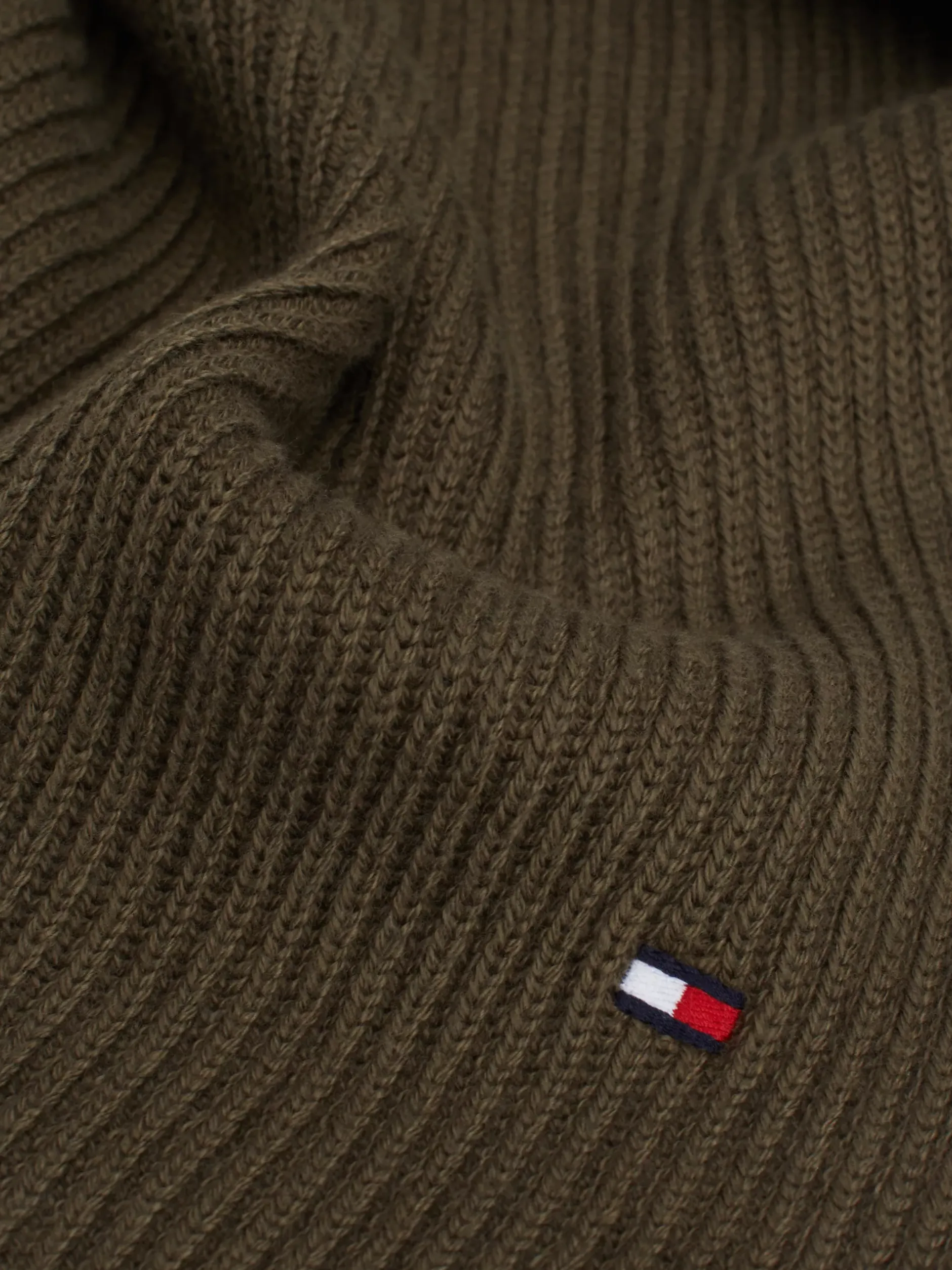 Czapki I Szaliki*Tommy Hilfiger Szalik Z Haftem Z Flagą Hilfiger ARMY GREEN