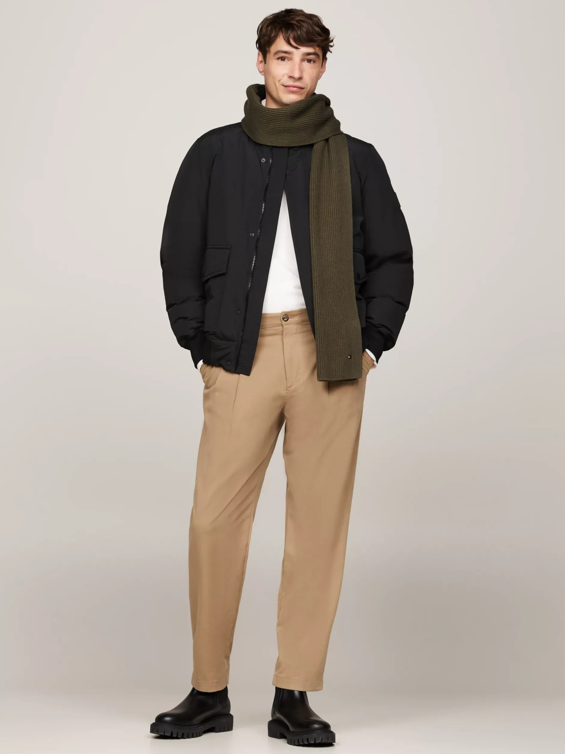 Czapki I Szaliki*Tommy Hilfiger Szalik Z Haftem Z Flagą Hilfiger ARMY GREEN