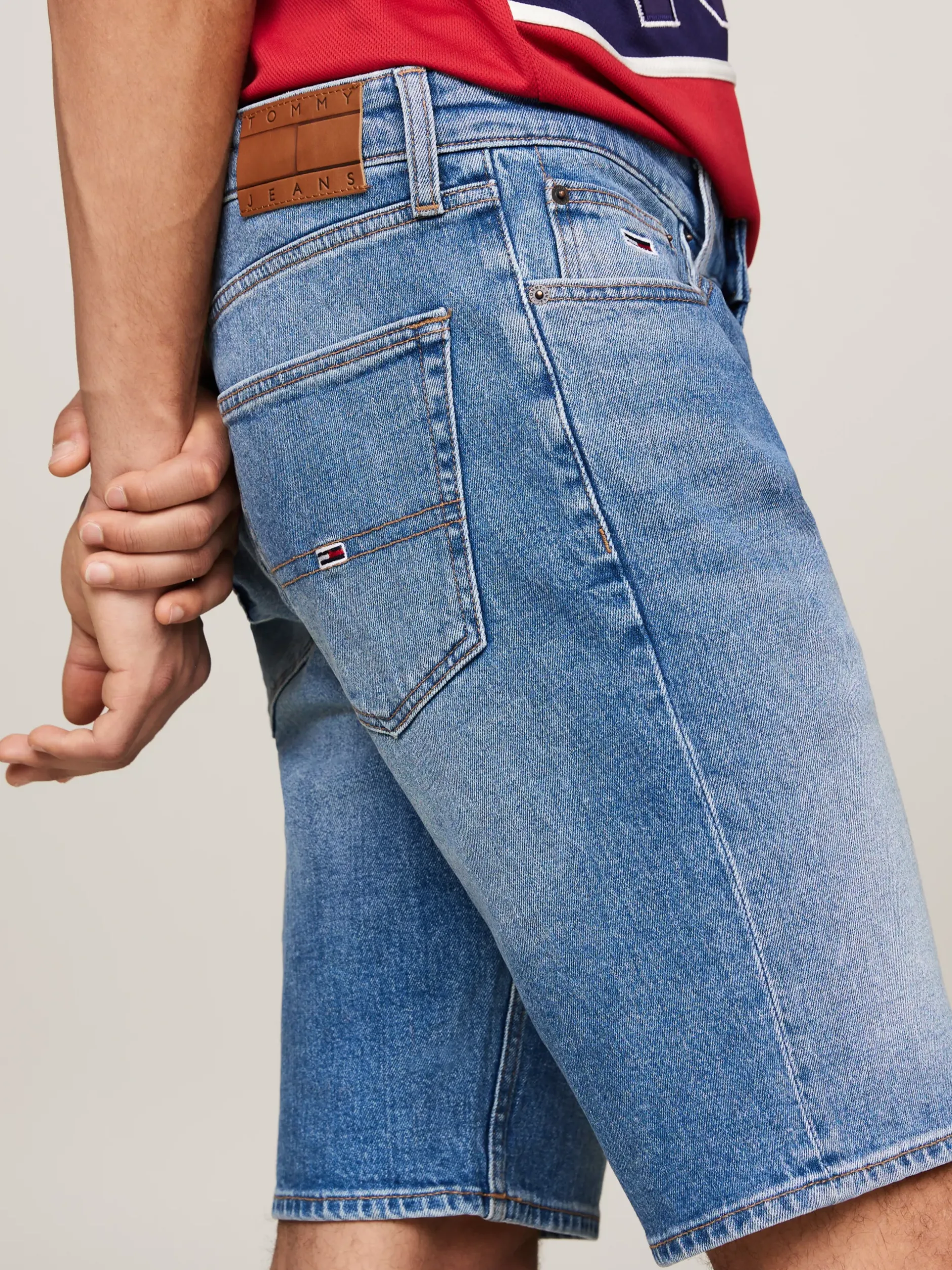 Szorty*Tommy Hilfiger Szorty Scanton Z Denimu Z Efektem Wyblaknięcia DENIM MEDIUM