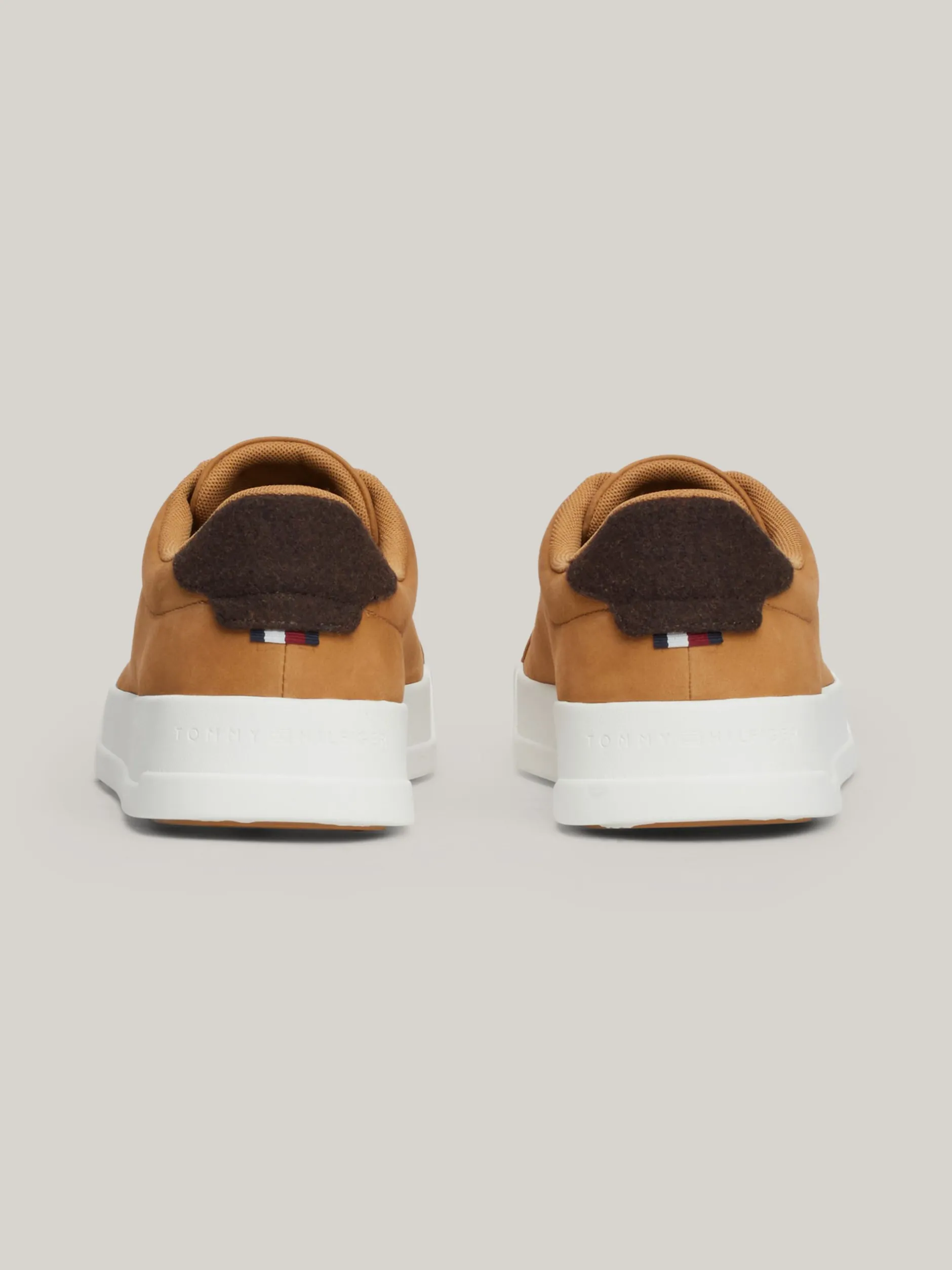 Sneakersy*Tommy Hilfiger Tenisówki Ze Skóry Nubukowej SAHARA