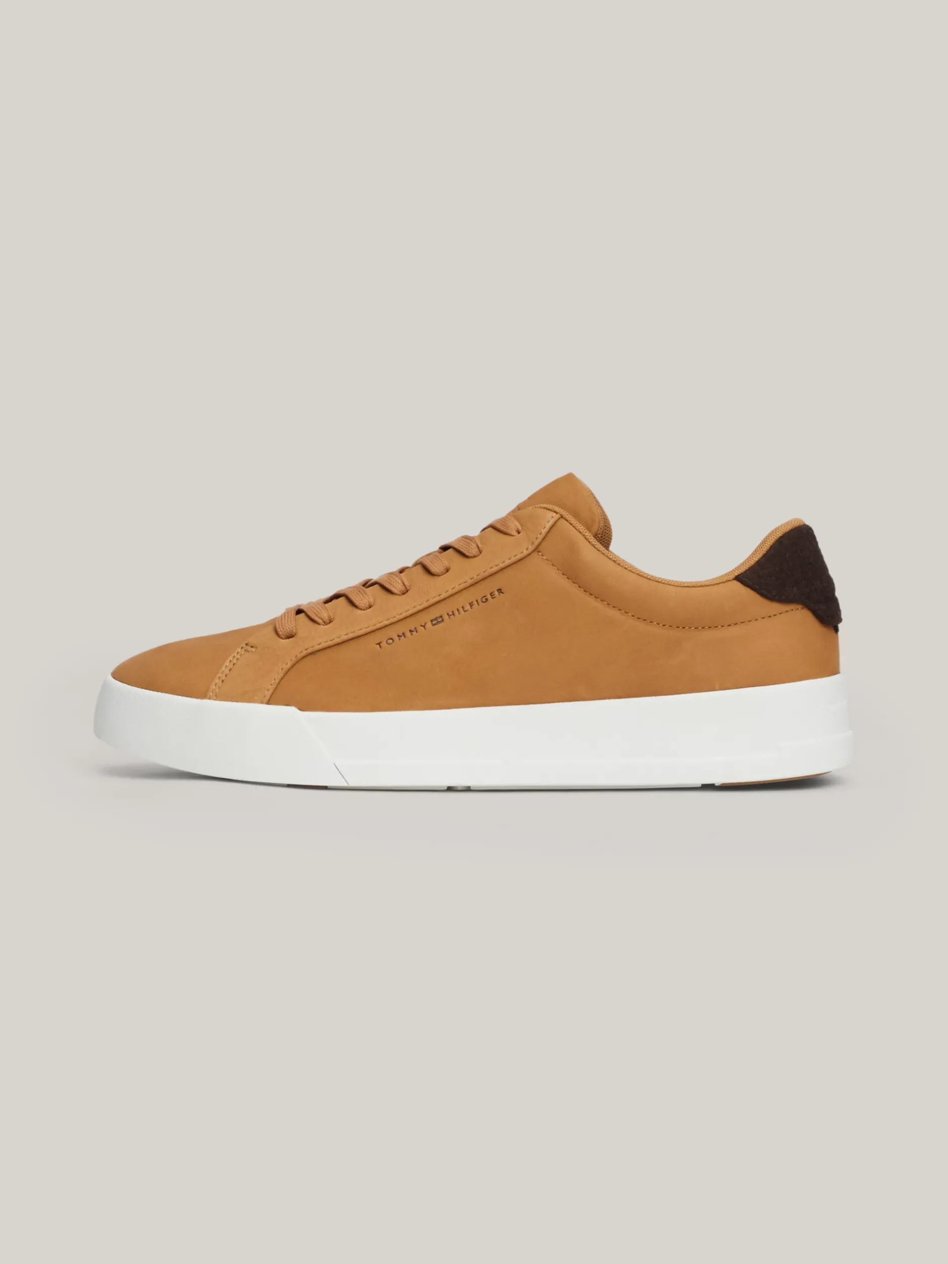 Sneakersy*Tommy Hilfiger Tenisówki Ze Skóry Nubukowej SAHARA
